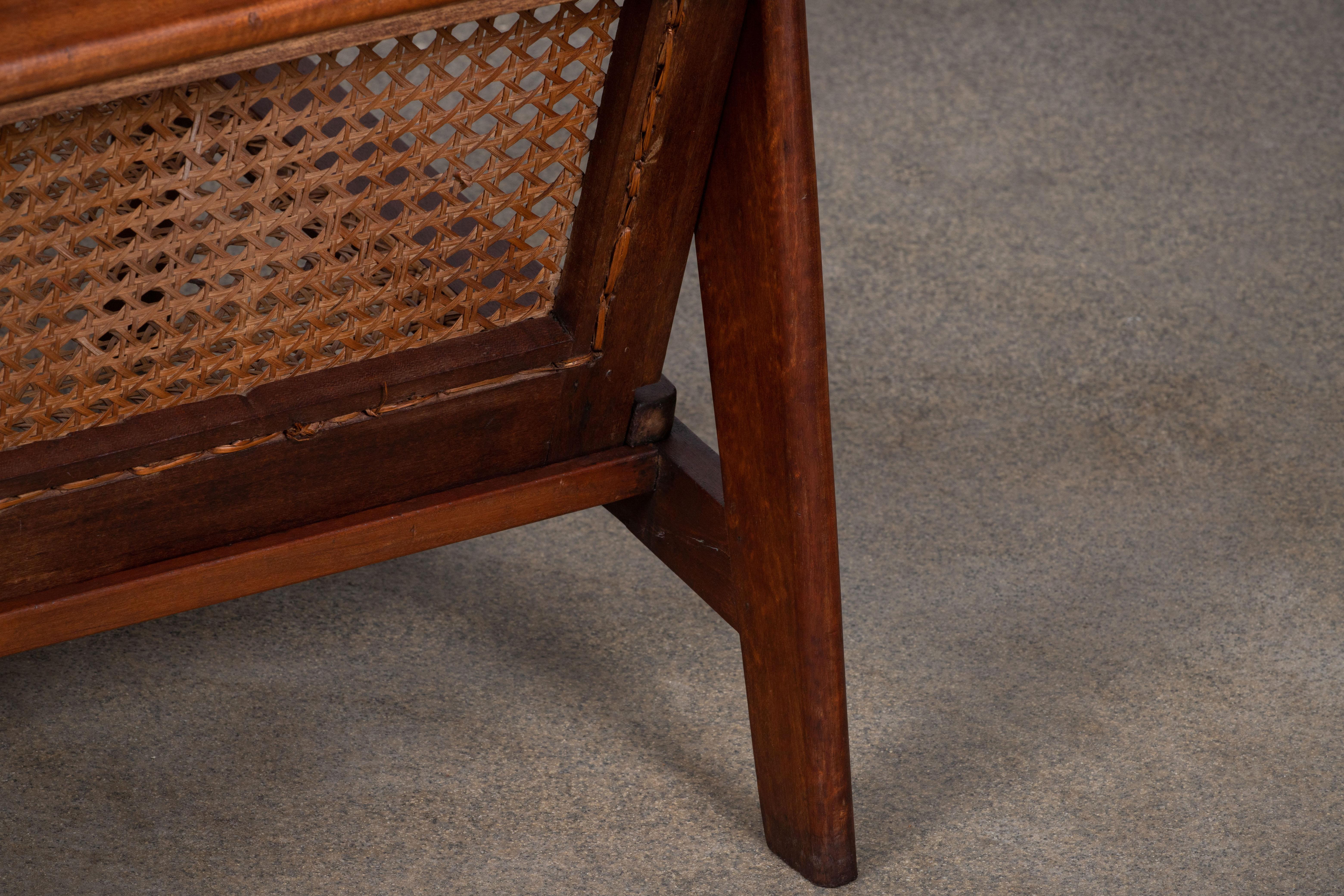 Fauteuil français de reconstruction, 1940, dans le style de Pierre Jeanneret en vente 6