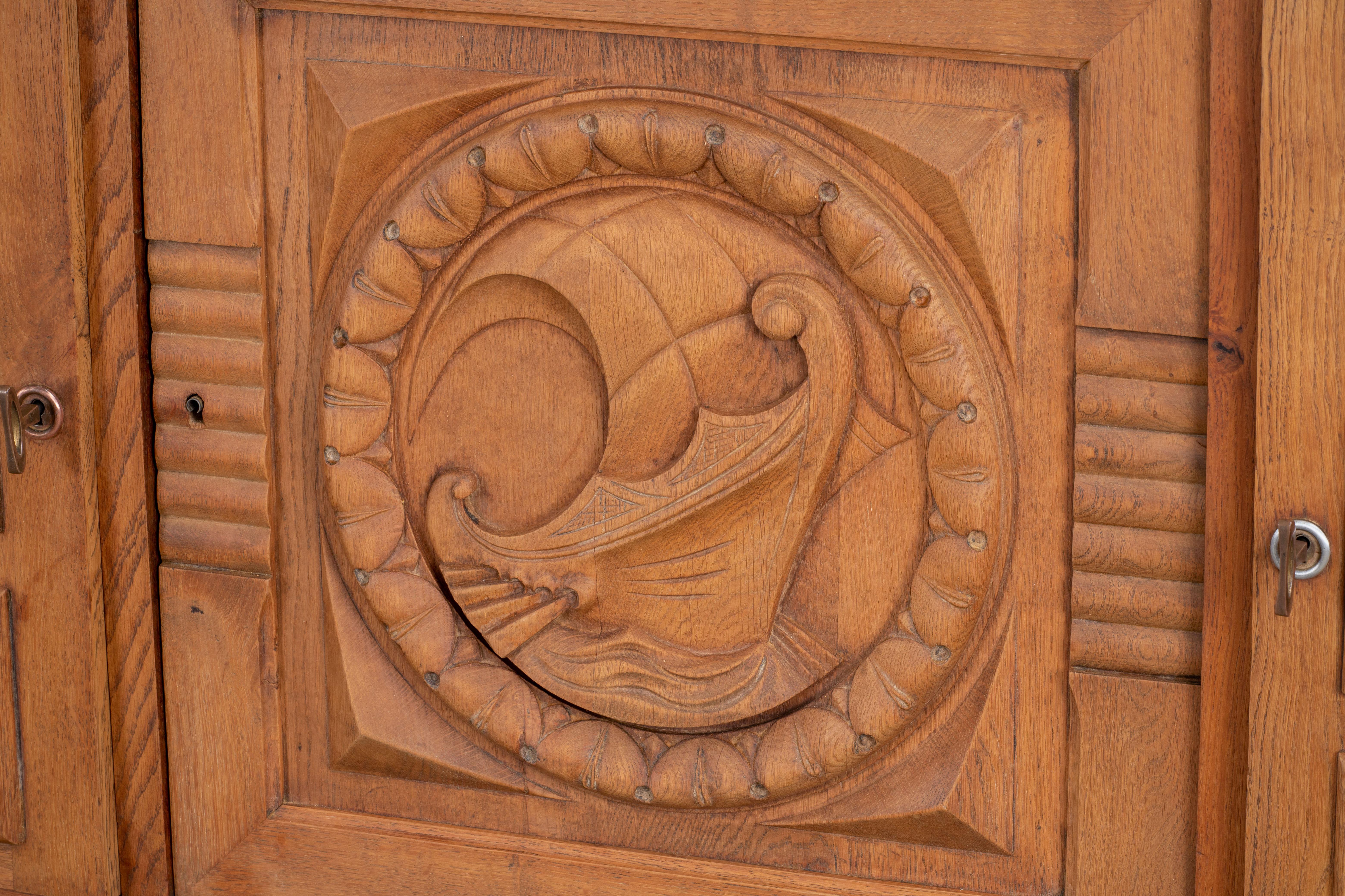 Brutalist Solid Oak Sideboard, France, 1940s In Good Condition For Sale In Kaštel Sućurac, Splitsko-dalmatinska županija