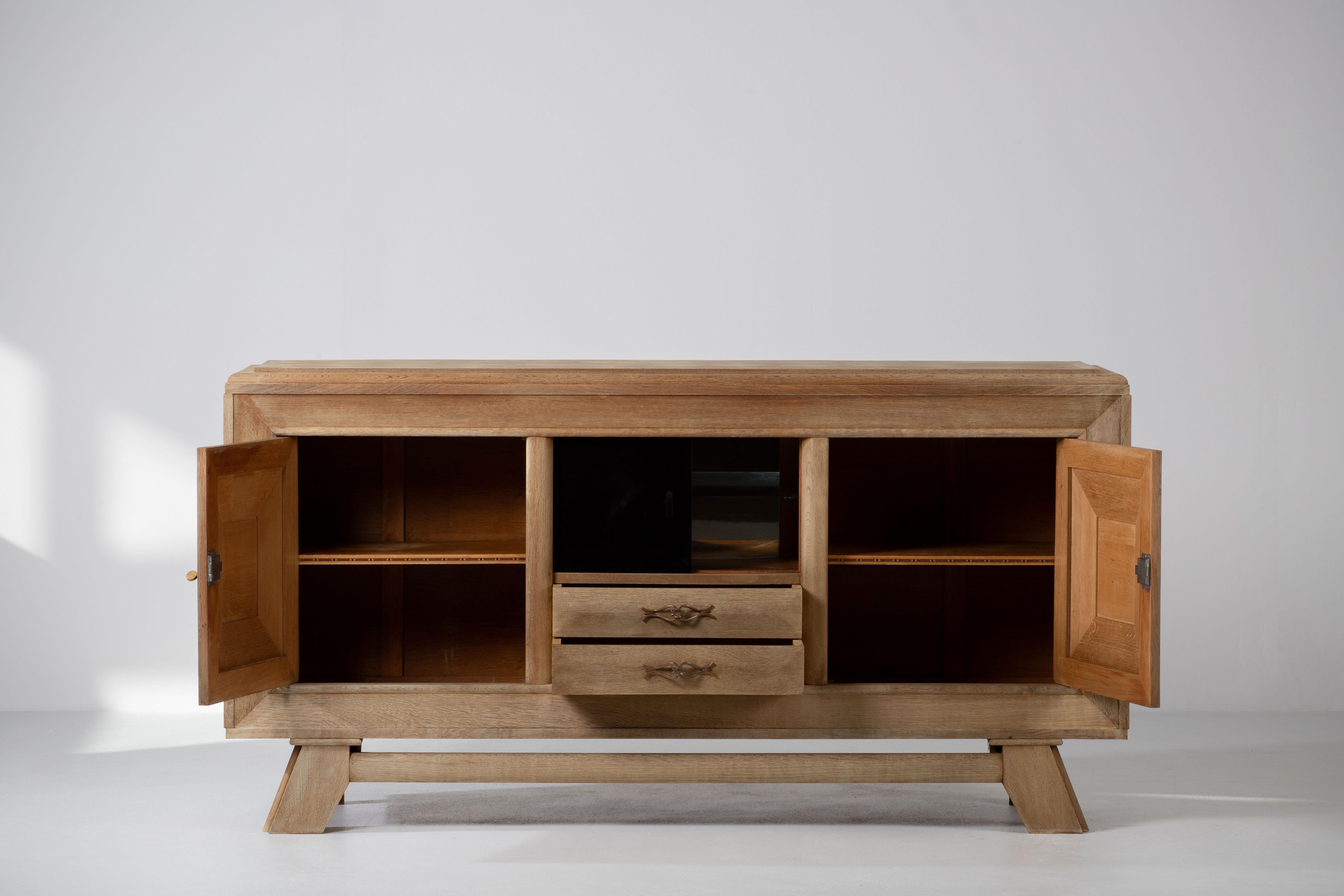 Bleached French Large Art Deco Sideboard Oak, 1940s In Good Condition For Sale In Kaštel Sućurac, Splitsko-dalmatinska županija