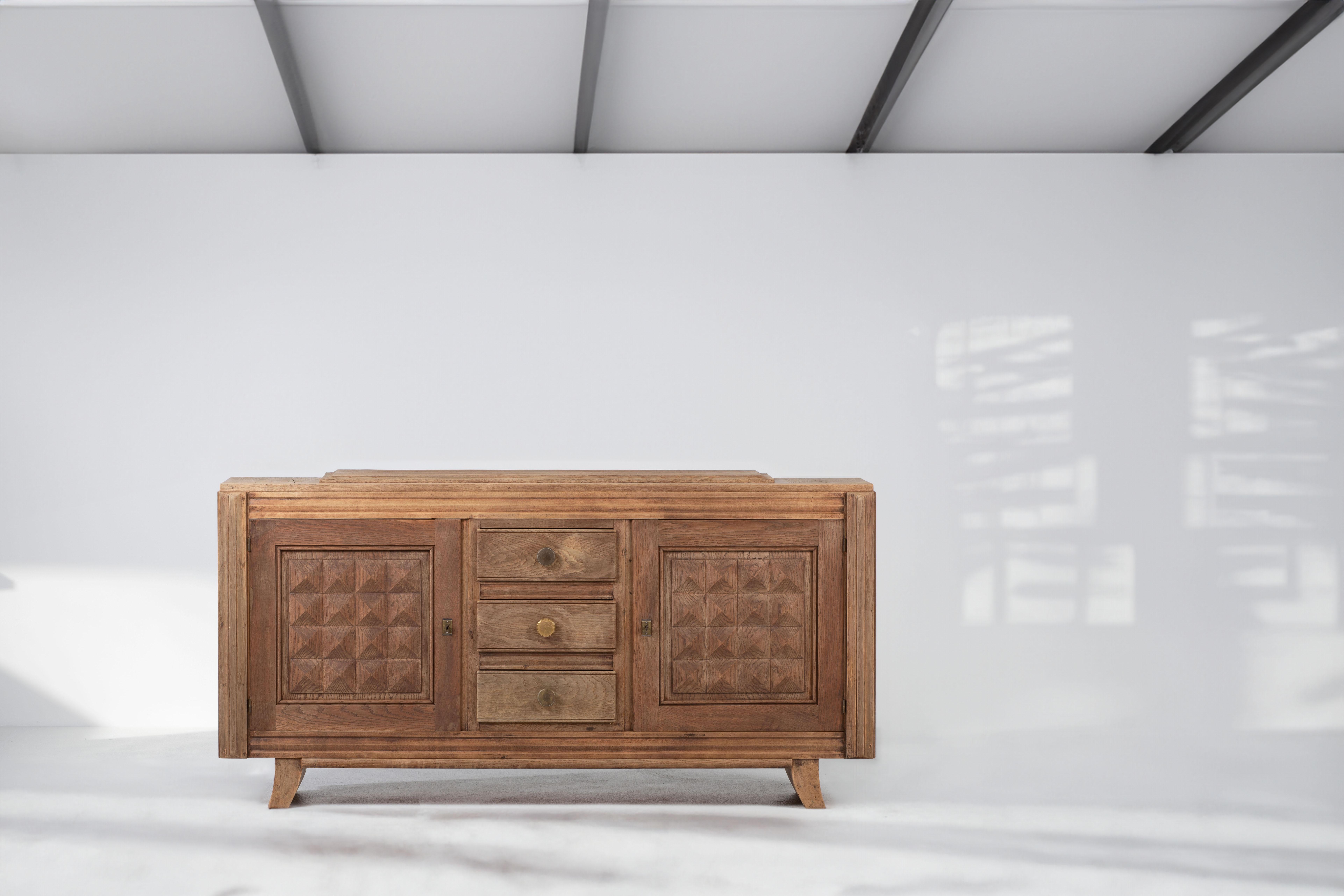 Credenza francese degli anni '40 in Oak sbiancato alla maniera di Charles Dudouyt in vendita 3