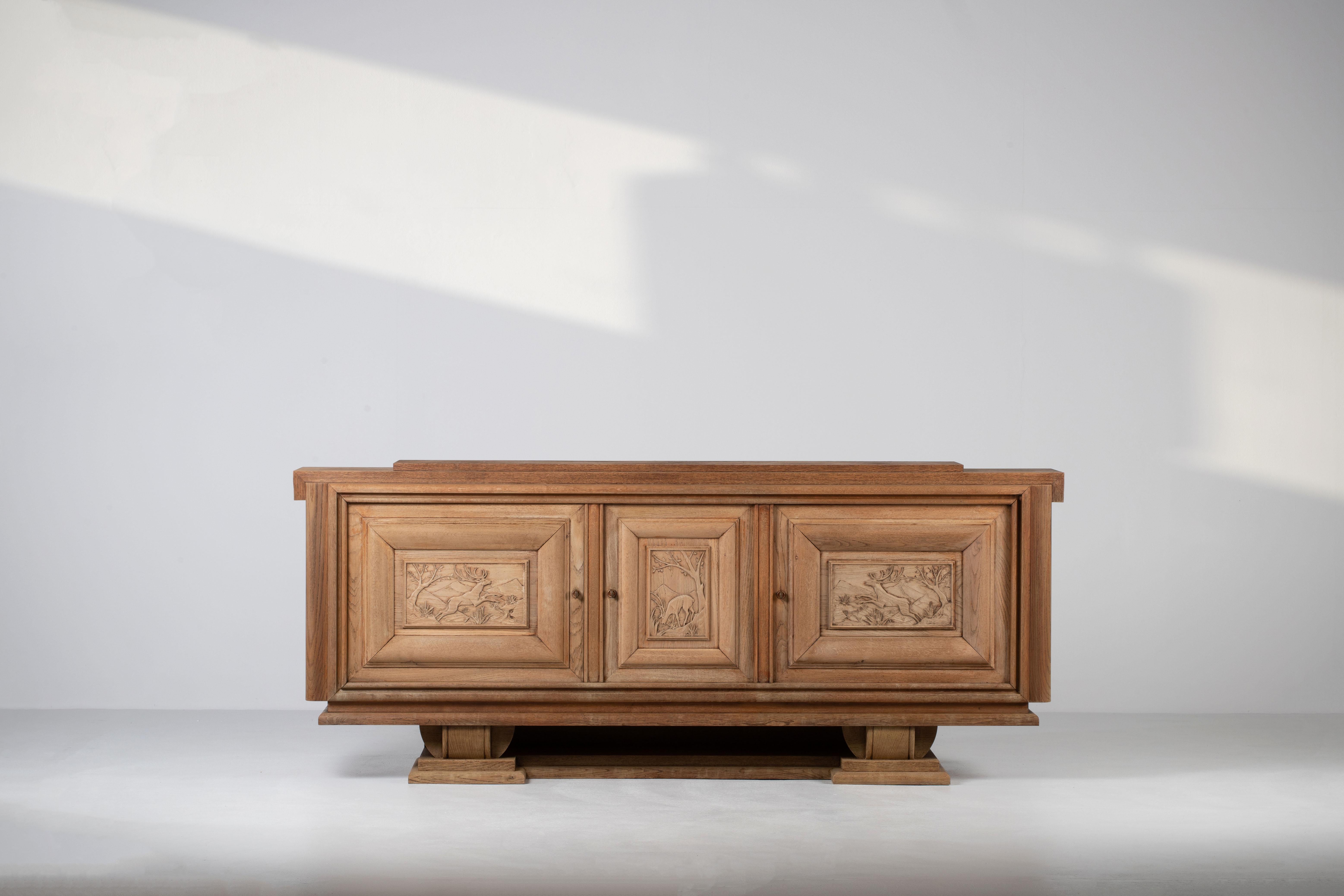 French 1940s Bleached Oak Sideboard with Carved Hunting Scene Panels For Sale 6