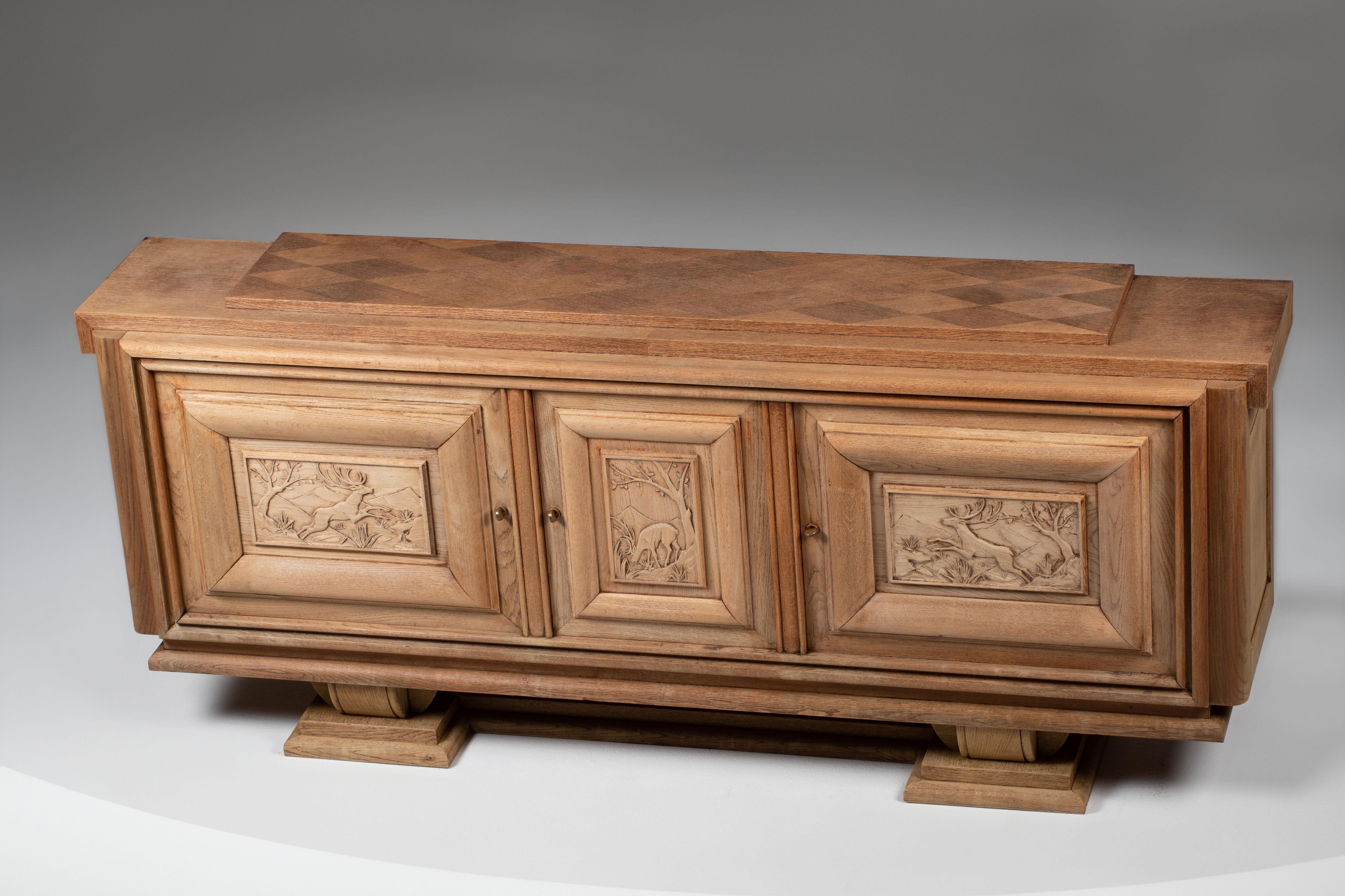 French 1940s Bleached Oak Sideboard with Carved Hunting Scene Panels For Sale 7