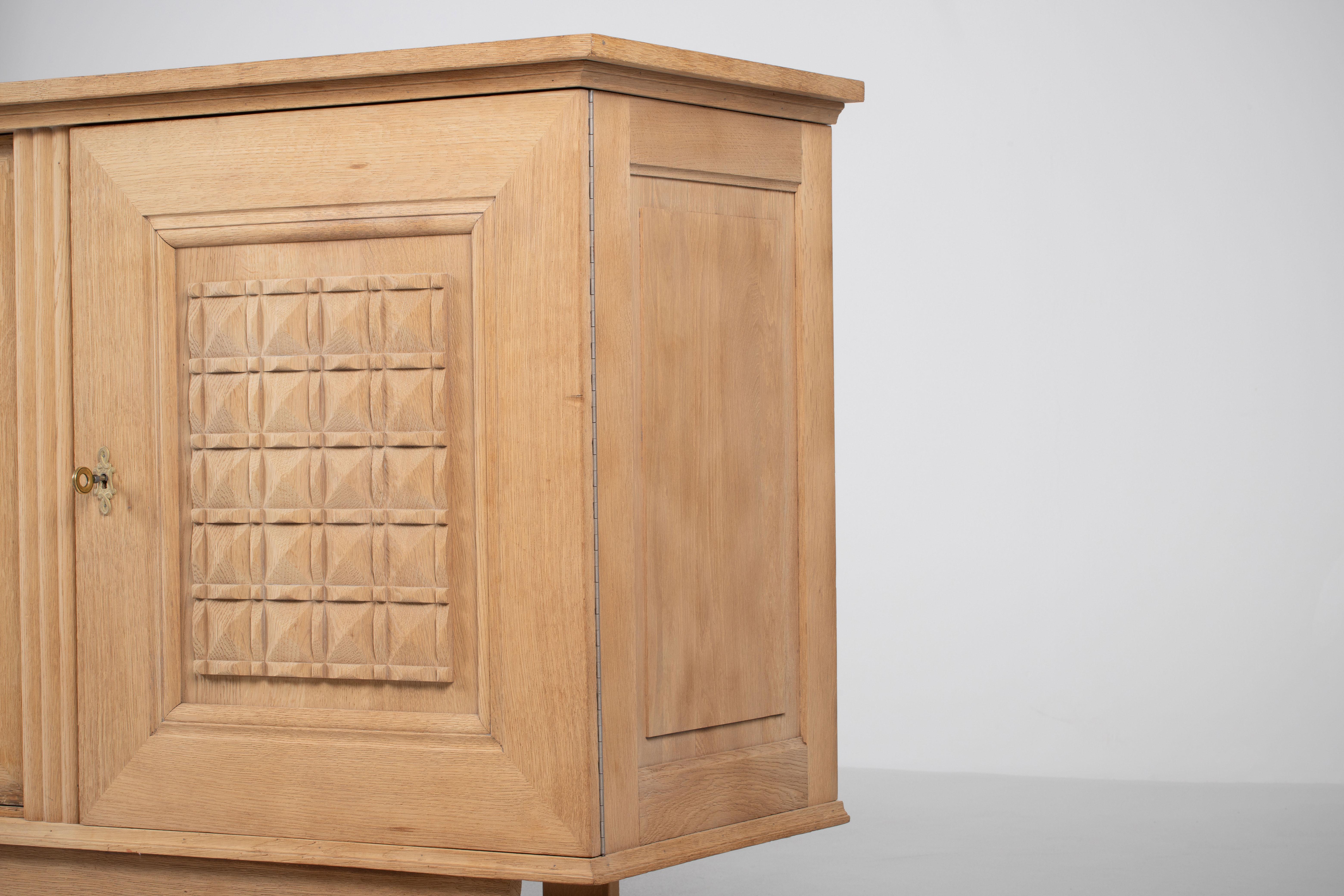 French 1940s Bleached Oak Brutalist Sideboard with Carved Deer Motif For Sale 1