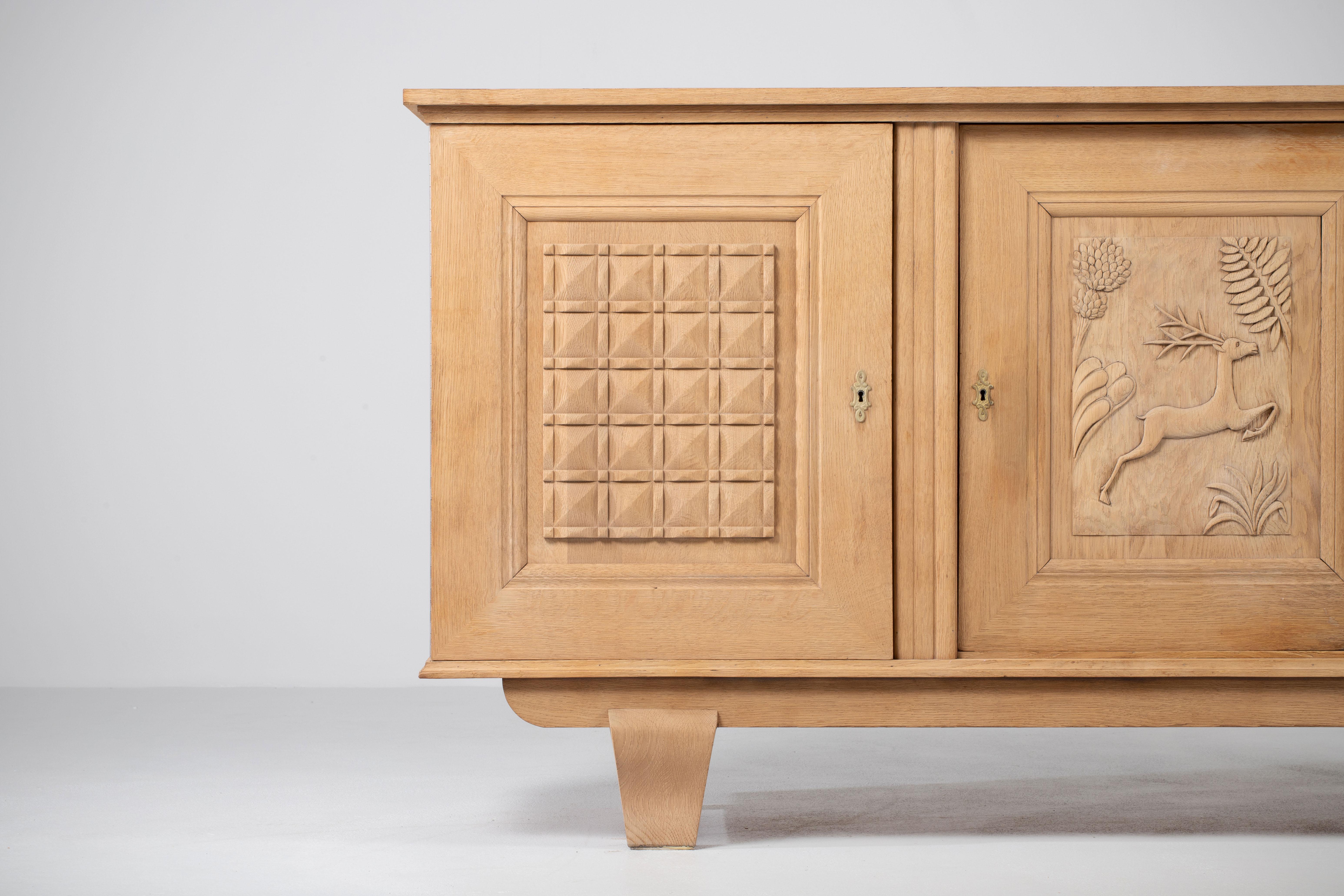 French 1940s Bleached Oak Brutalist Sideboard with Carved Deer Motif For Sale 5