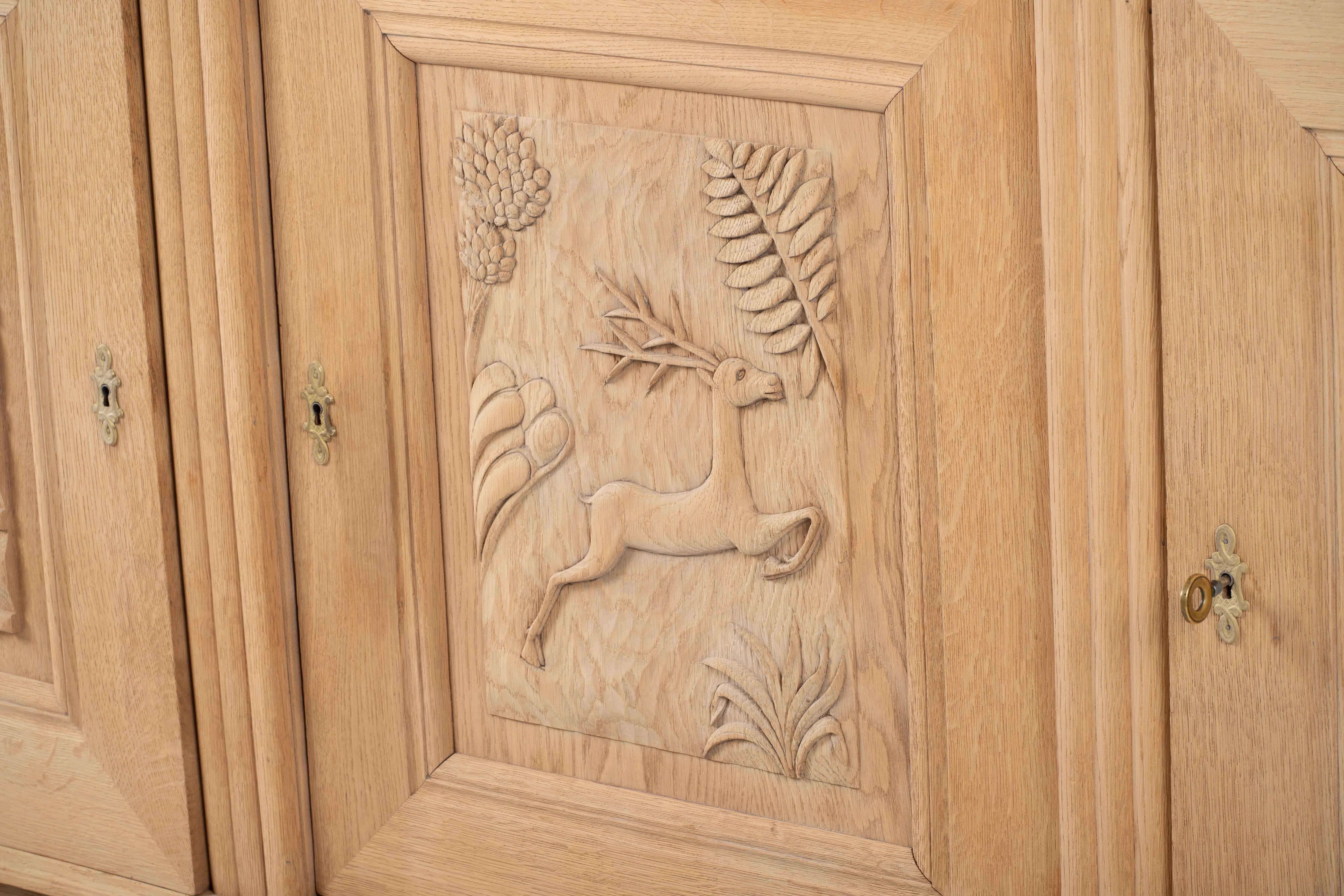 French 1940s Bleached Oak Brutalist Sideboard with Carved Deer Motif For Sale 3