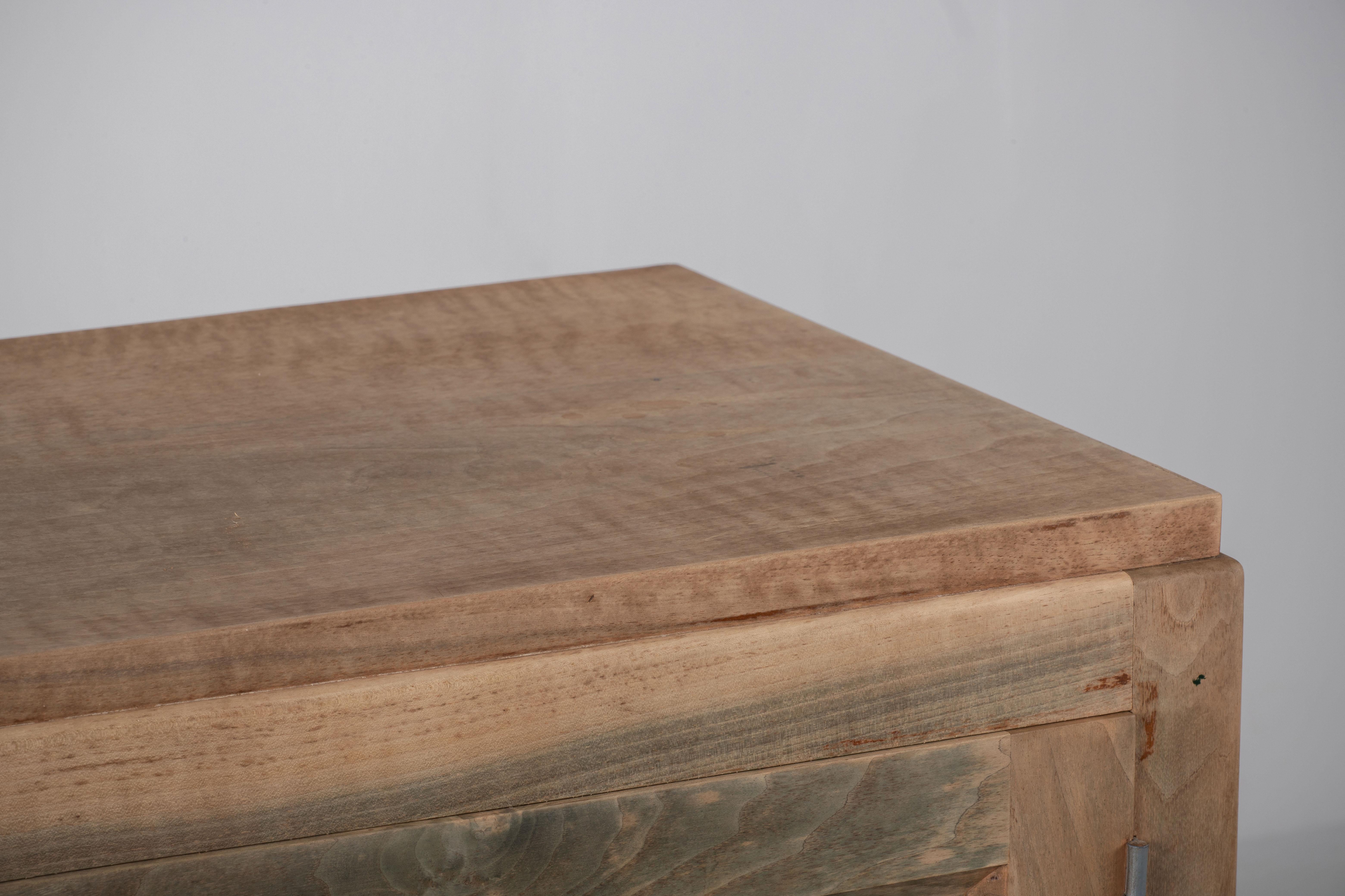 Symétrie brutaliste : Une crédence en Oak français à la manière de Charles Dudouyt en vente 3