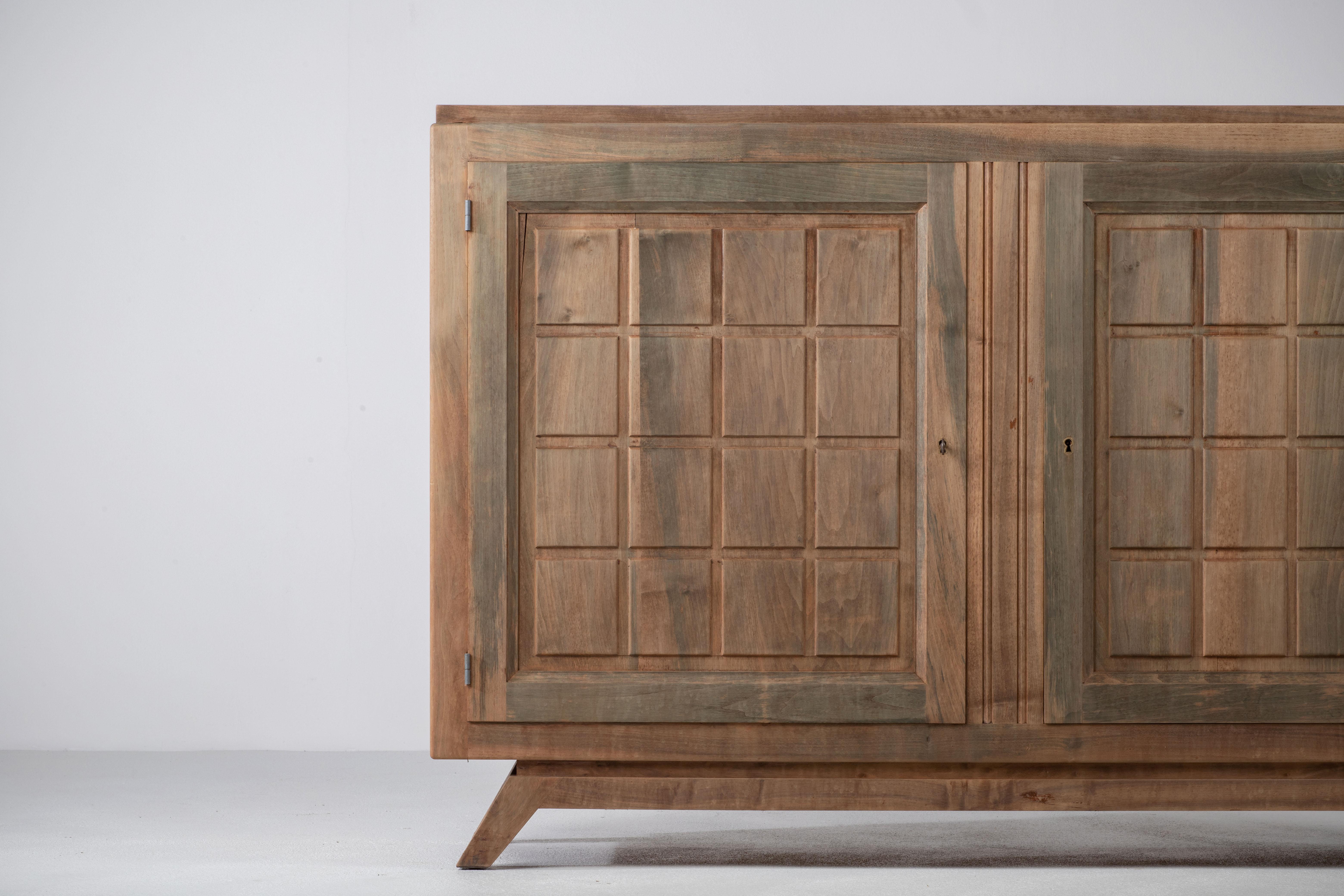 Symétrie brutaliste : Une crédence en Oak français à la manière de Charles Dudouyt en vente 2