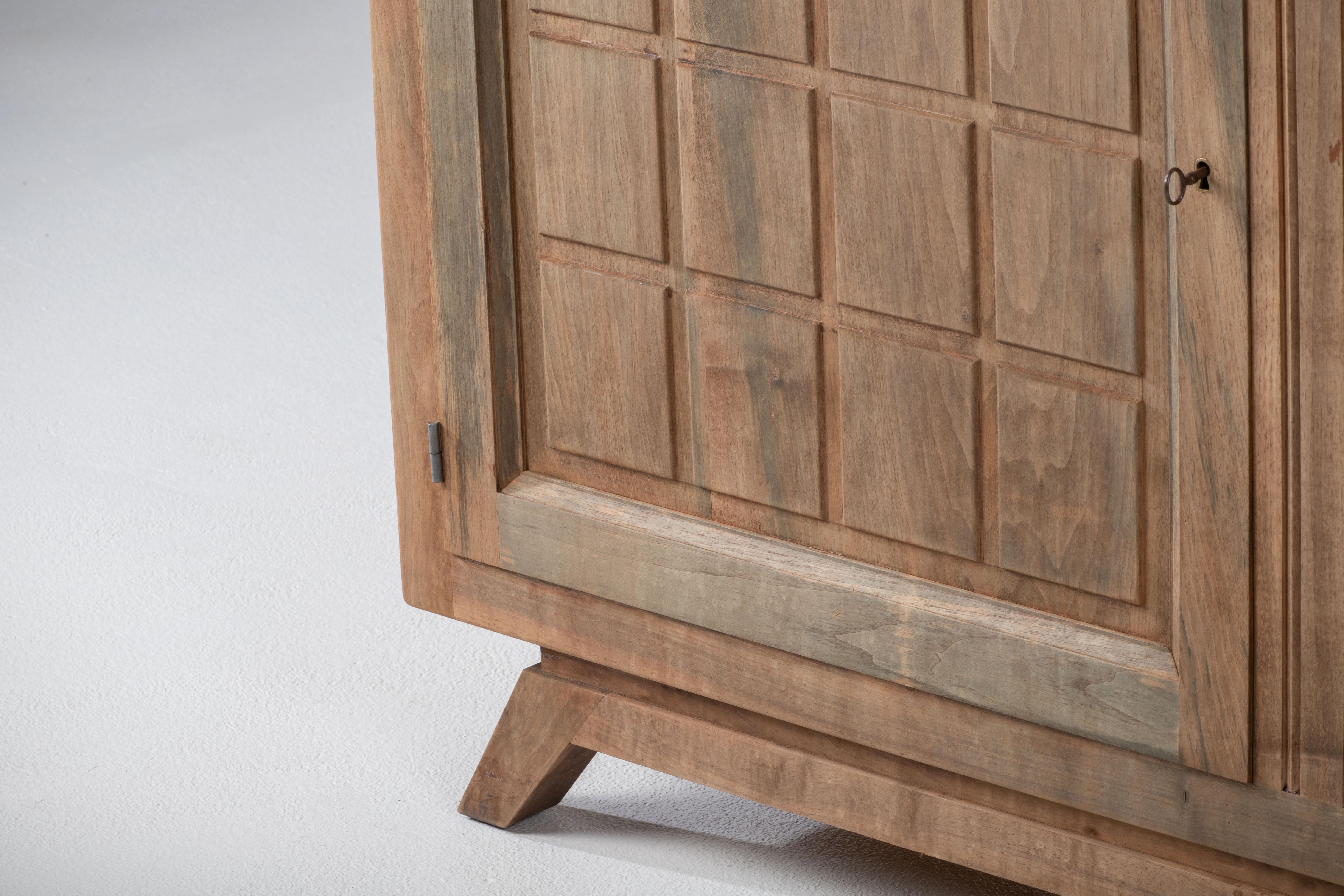 Symétrie brutaliste : Une crédence en Oak français à la manière de Charles Dudouyt en vente 1