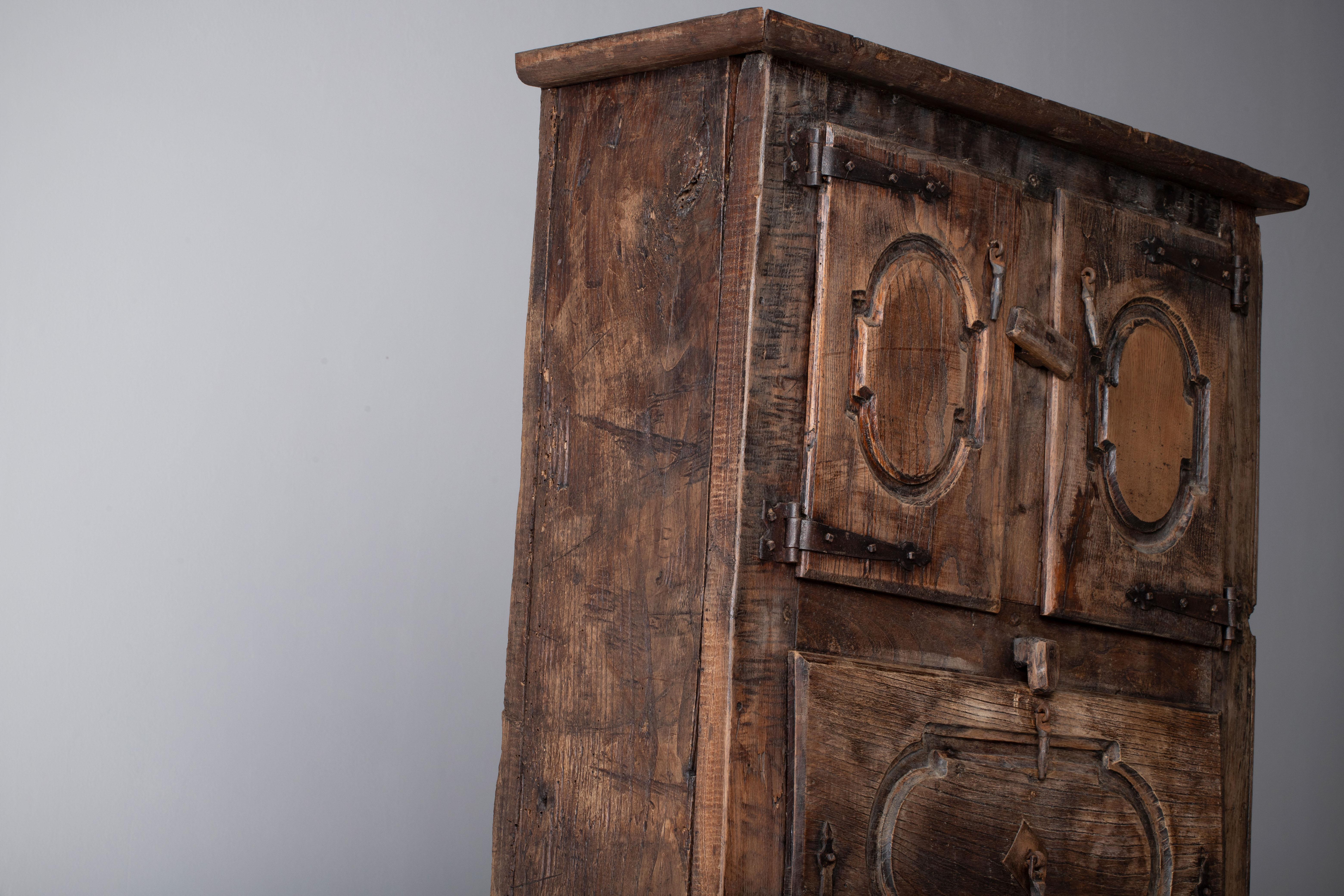 Timber Monument: An 18th-Century Pyrenean Armoire in Solid Oak For Sale 1