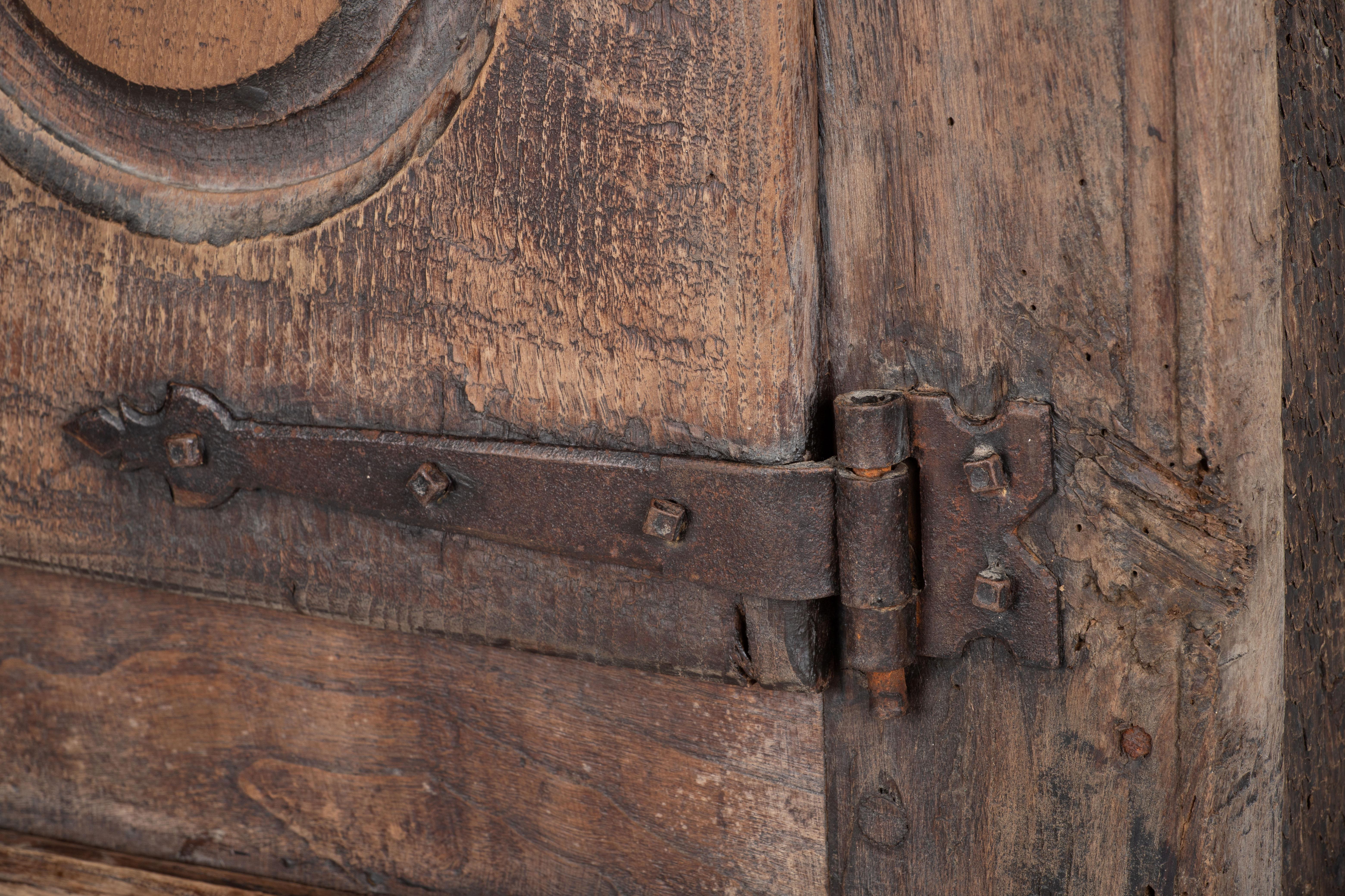 Timber Monument: An 18th-Century Pyrenean Armoire in Solid Oak For Sale 7