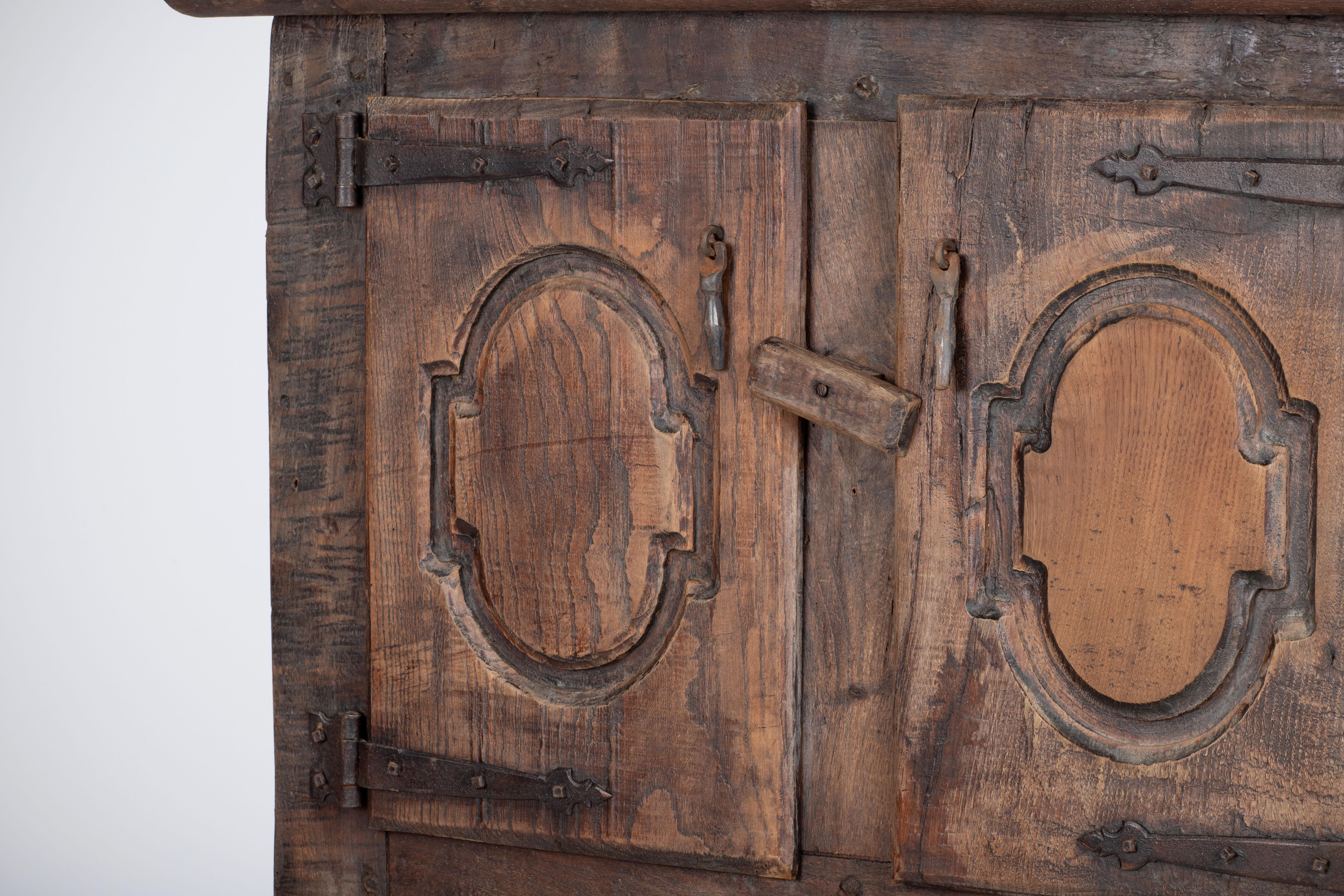 Timber Monument: An 18th-Century Pyrenean Armoire in Solid Oak For Sale 5