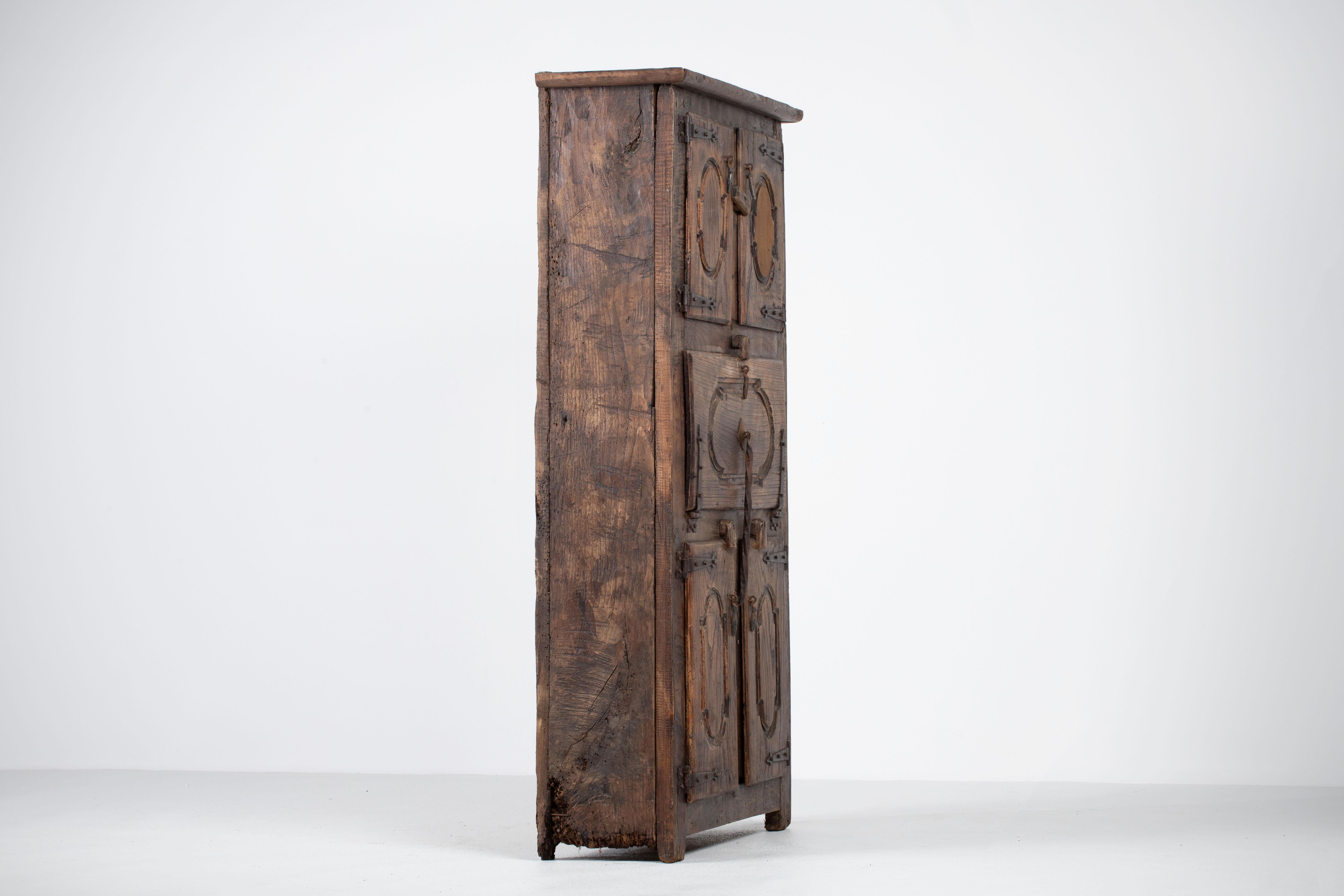Timber Monument: An 18th-Century Pyrenean Armoire in Solid Oak For Sale 9