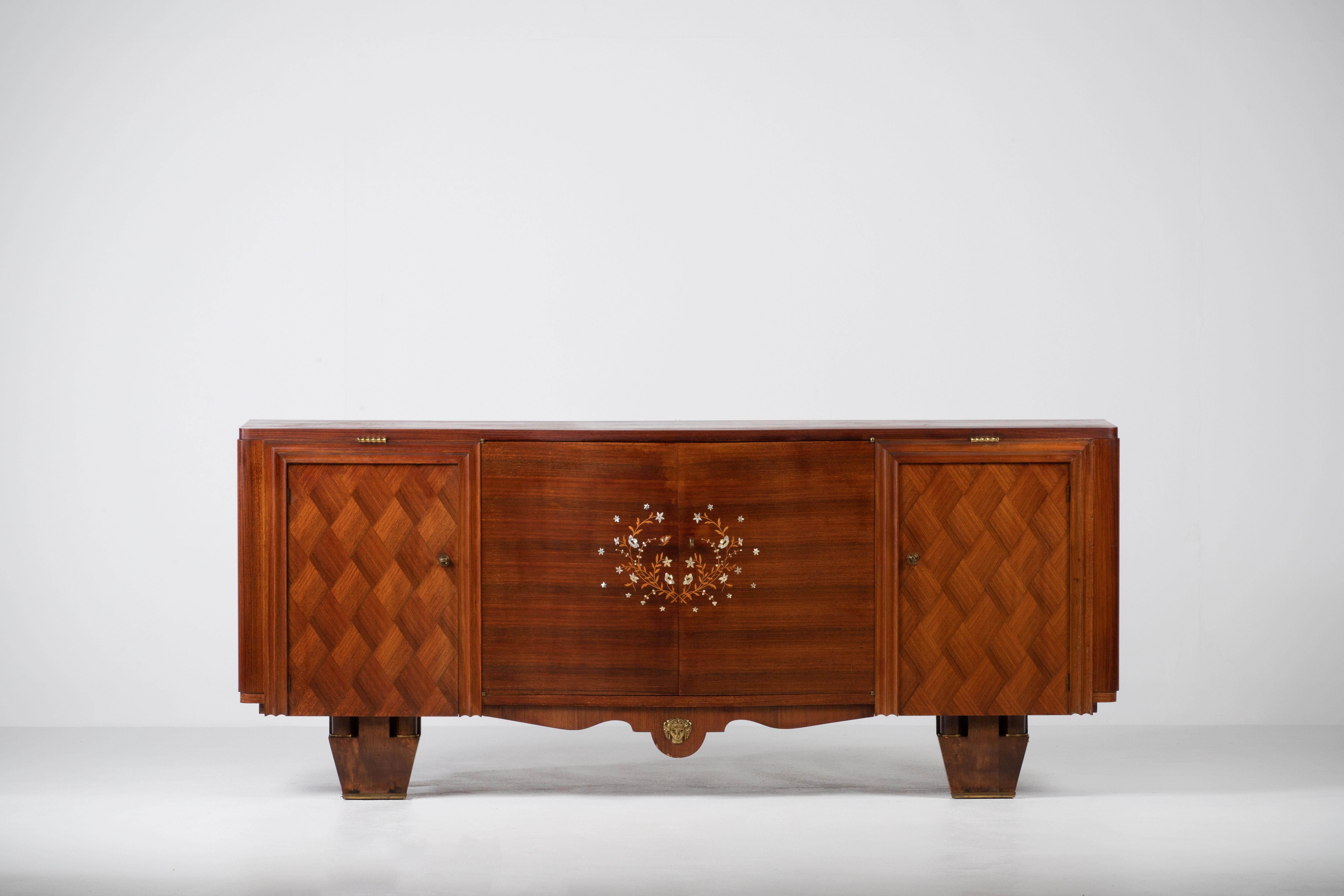 Art Déco Credenza Art Deco francese alla maniera di Jules Leleu in vendita
