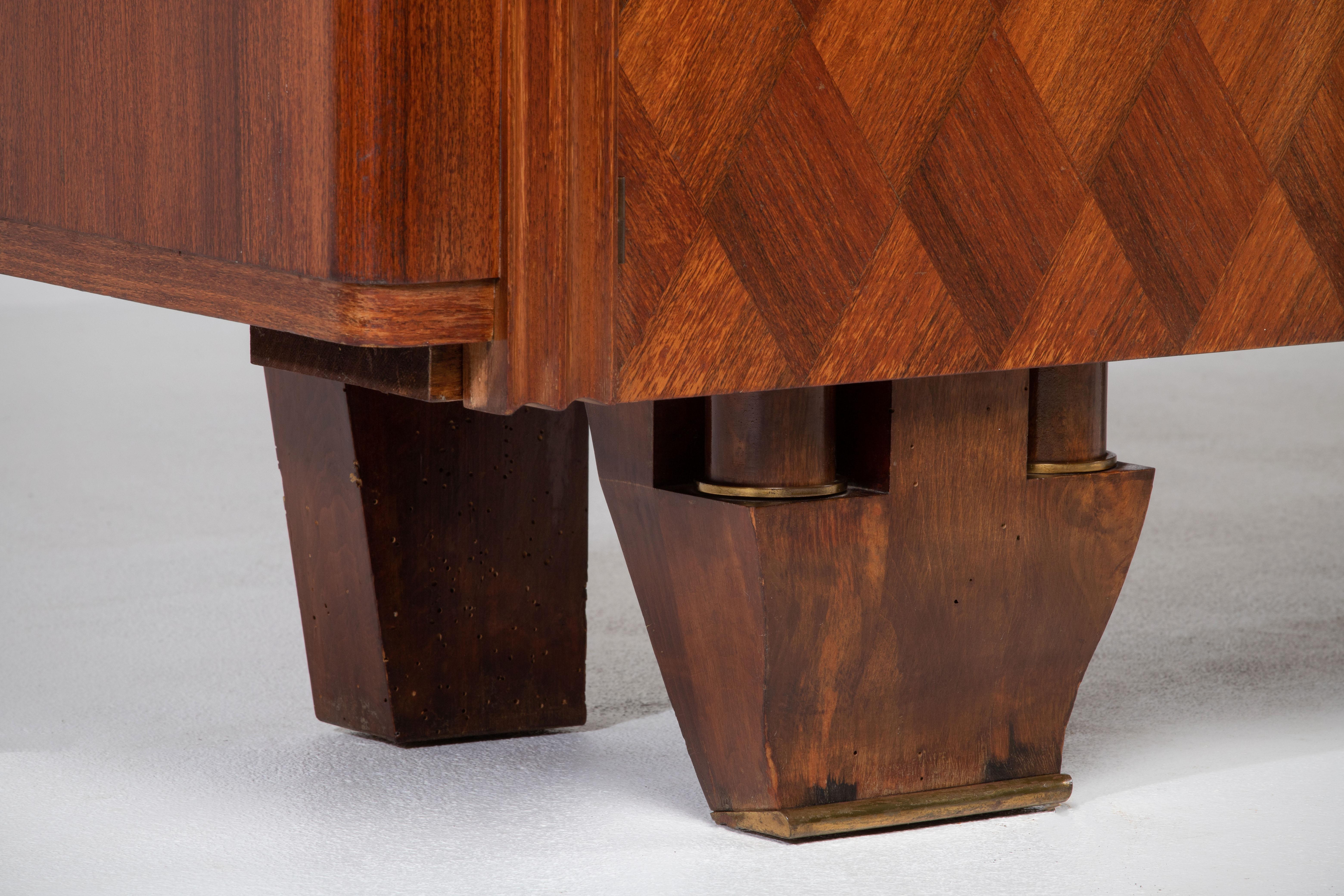 Credenza Art Deco francese alla maniera di Jules Leleu in vendita 6