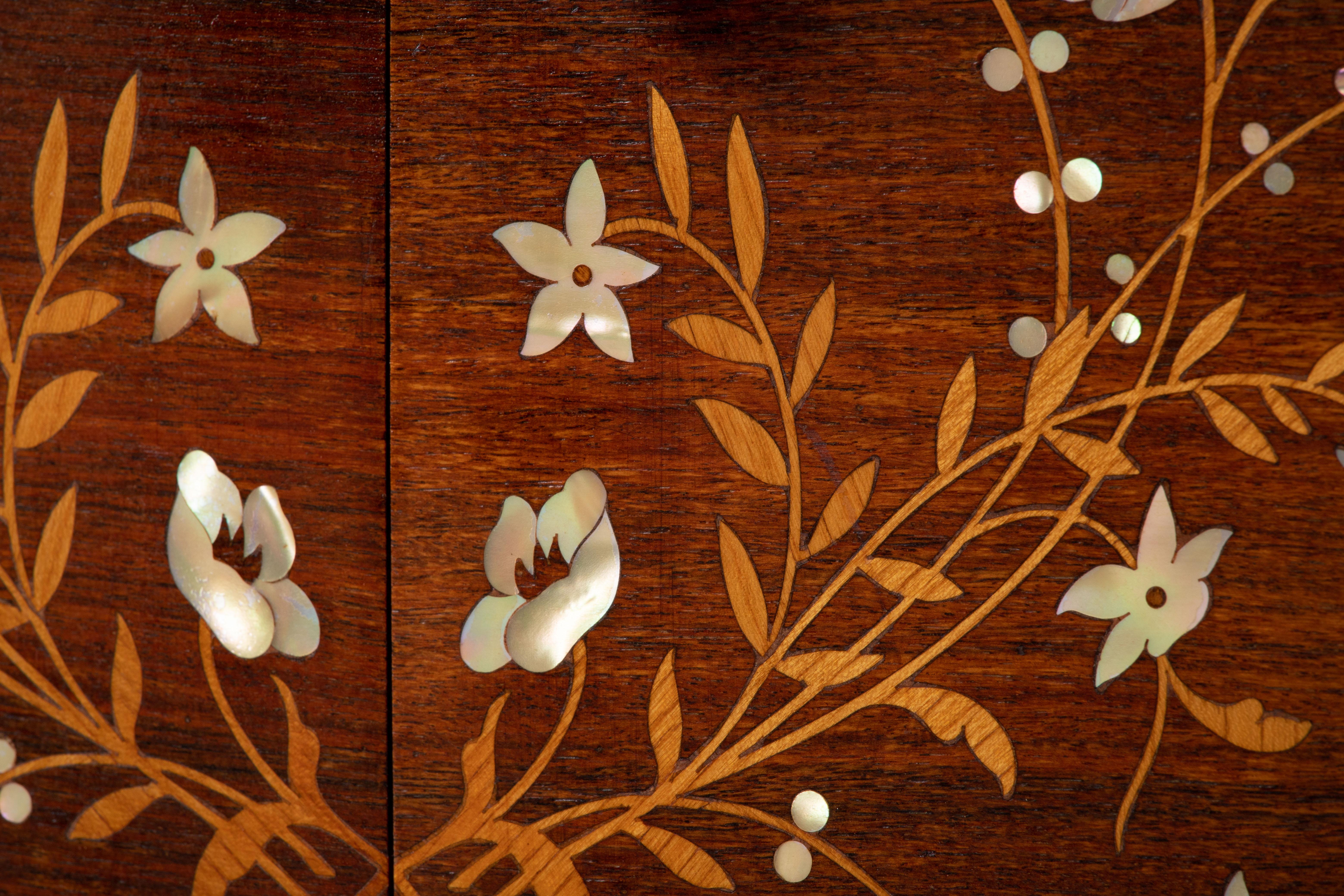 Credenza Art Deco francese alla maniera di Jules Leleu in vendita 4
