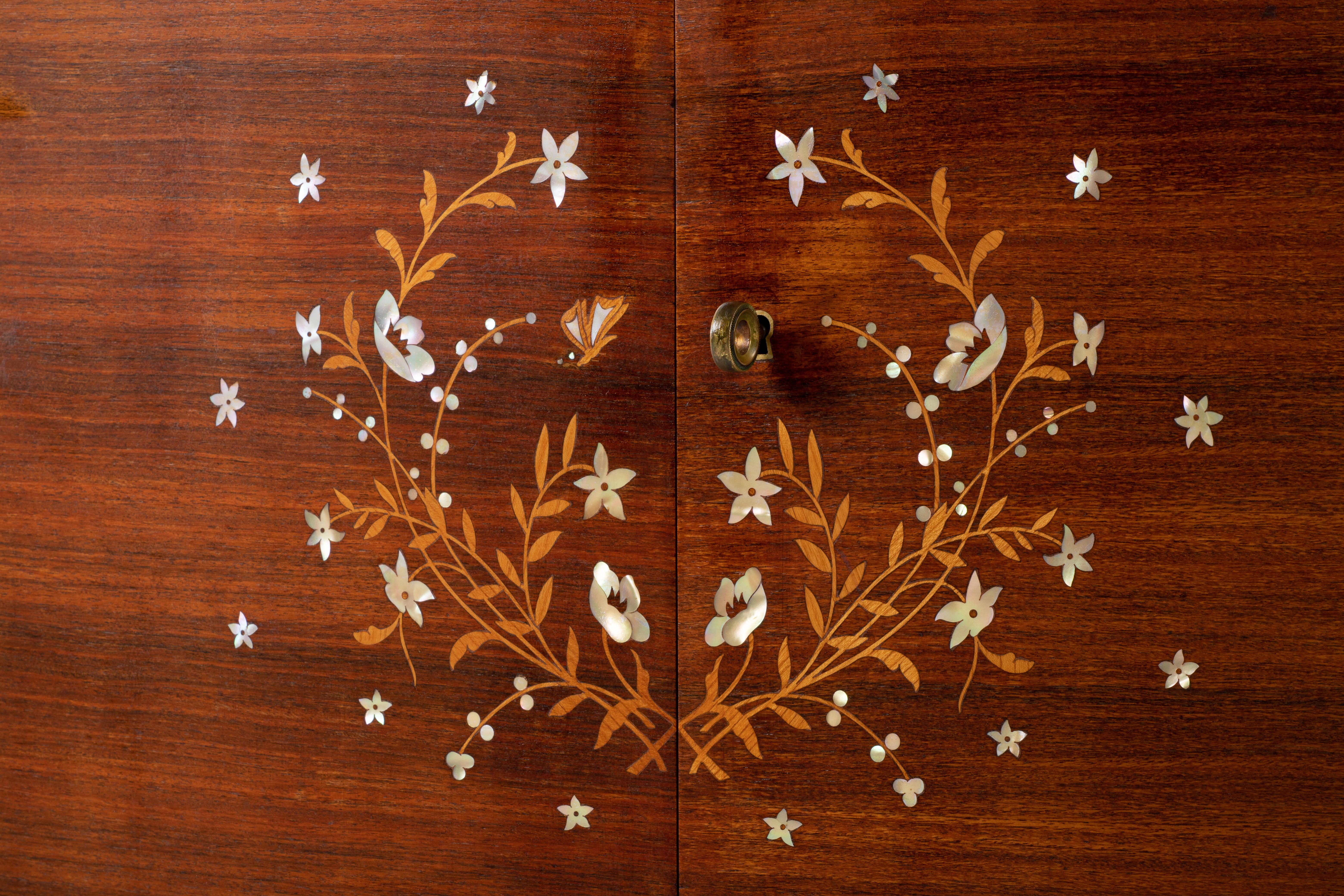 Credenza Art Deco francese alla maniera di Jules Leleu in vendita 2