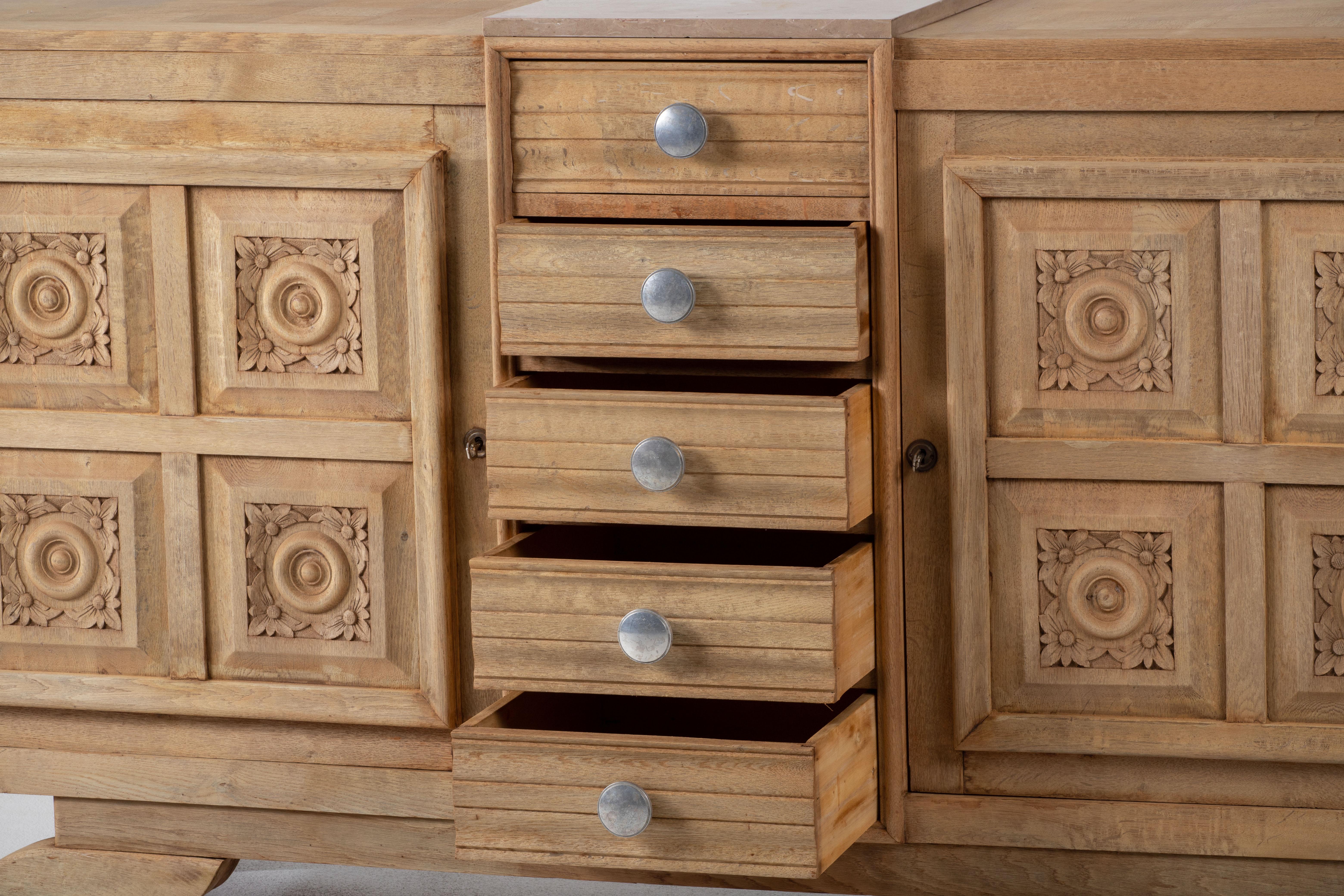 Grande credenza scultorea in rovere francese Art Deco, Francia In condizioni buone in vendita a Kaštel Sućurac, Splitsko-dalmatinska županija