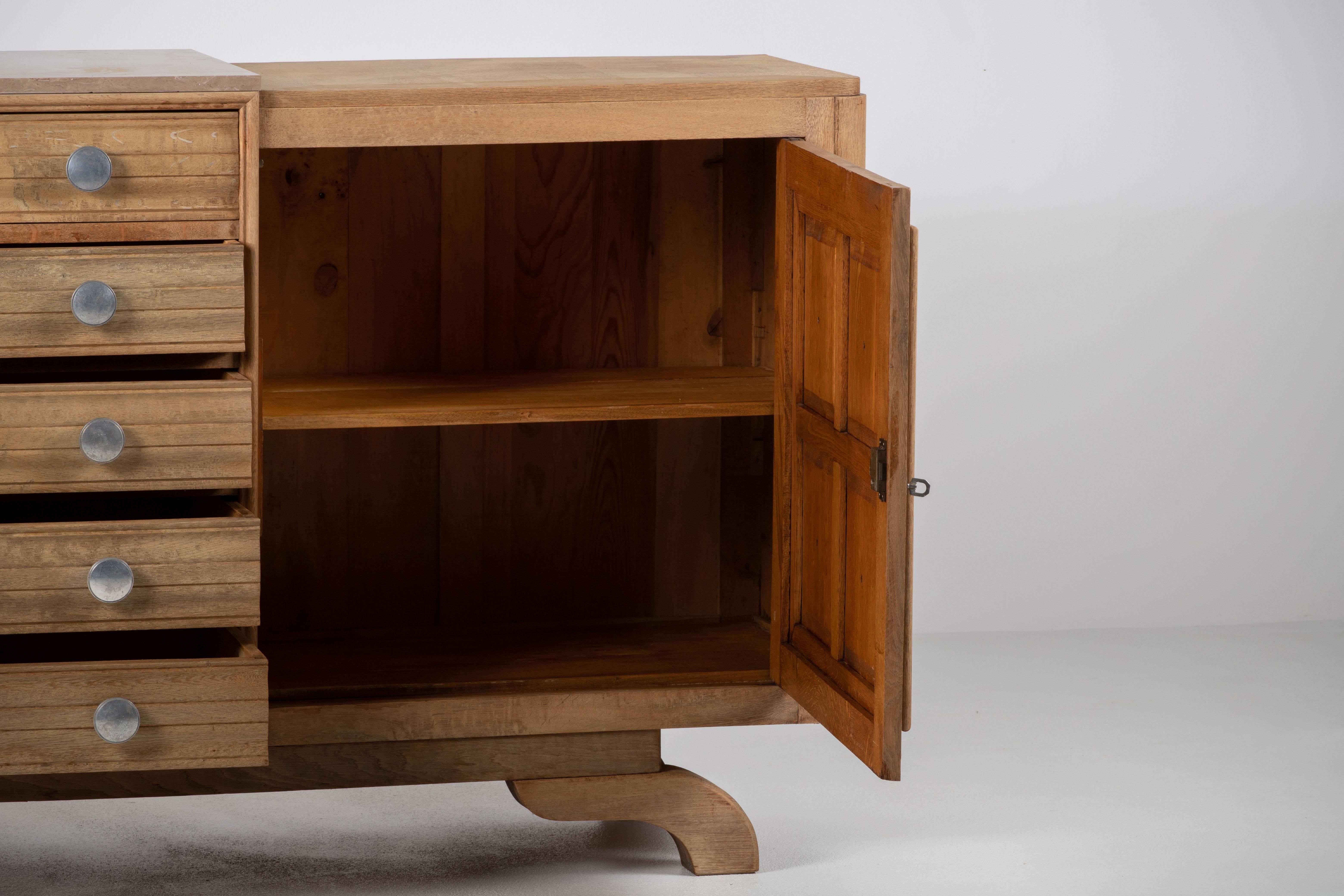 Grande credenza scultorea in rovere francese Art Deco, Francia in vendita 4