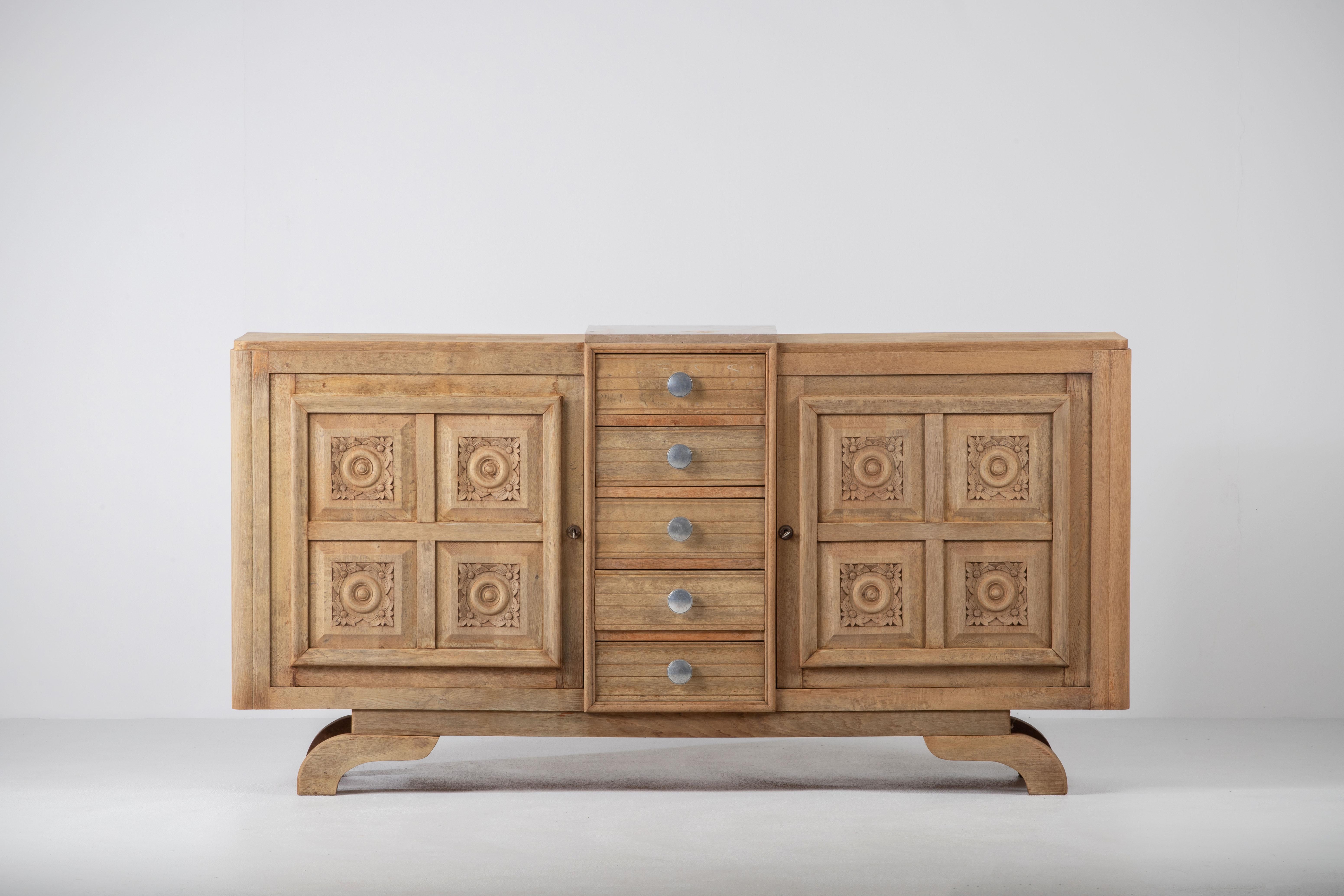 Grande credenza scultorea in rovere francese Art Deco, Francia in vendita 7