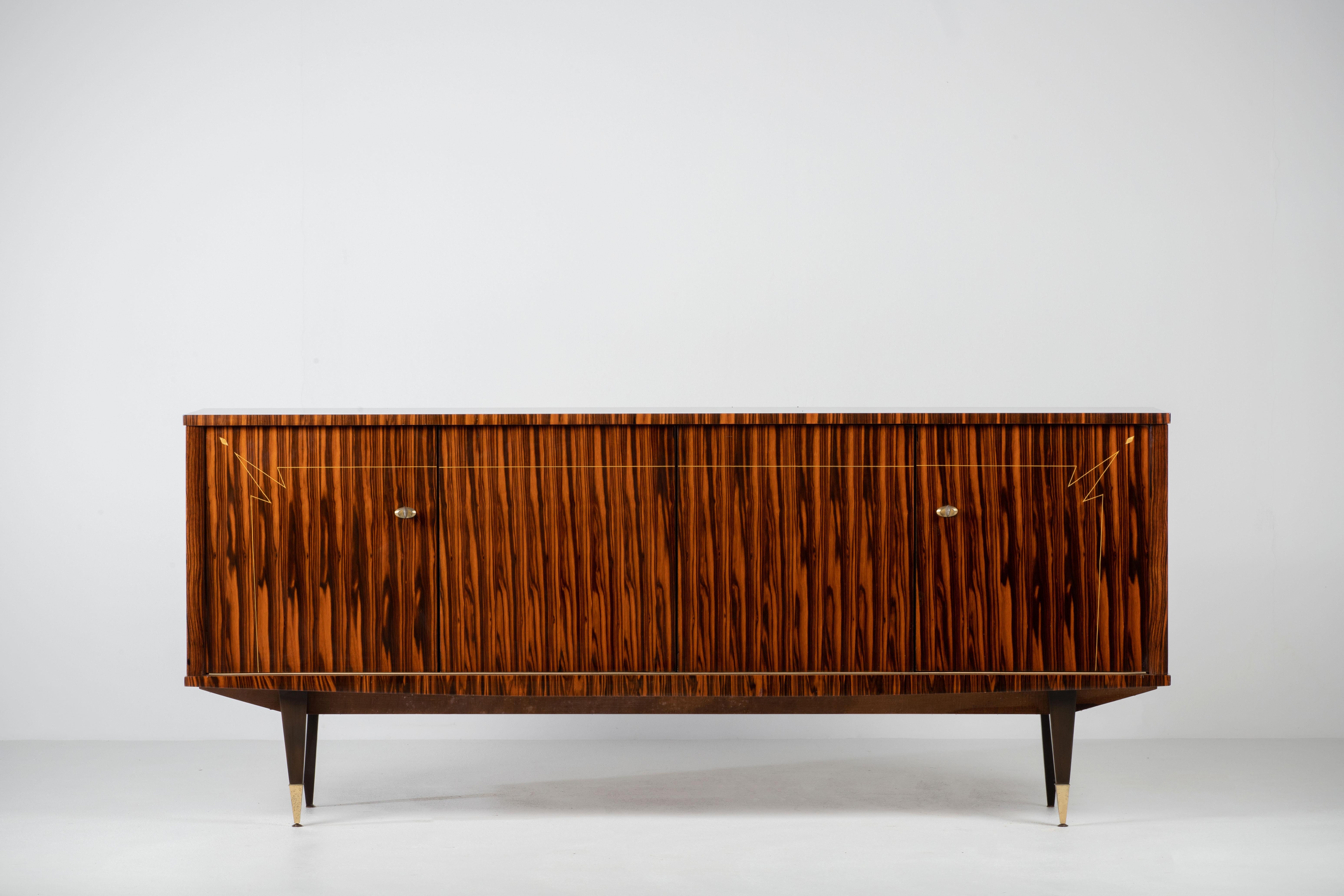 Art Déco Una composizione di calore grafico: credenza Art Deco francese in cocobolo, anni '40 in vendita