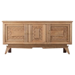 A Composition of Geometric Restraint: French Buffet with Lattice Carvings