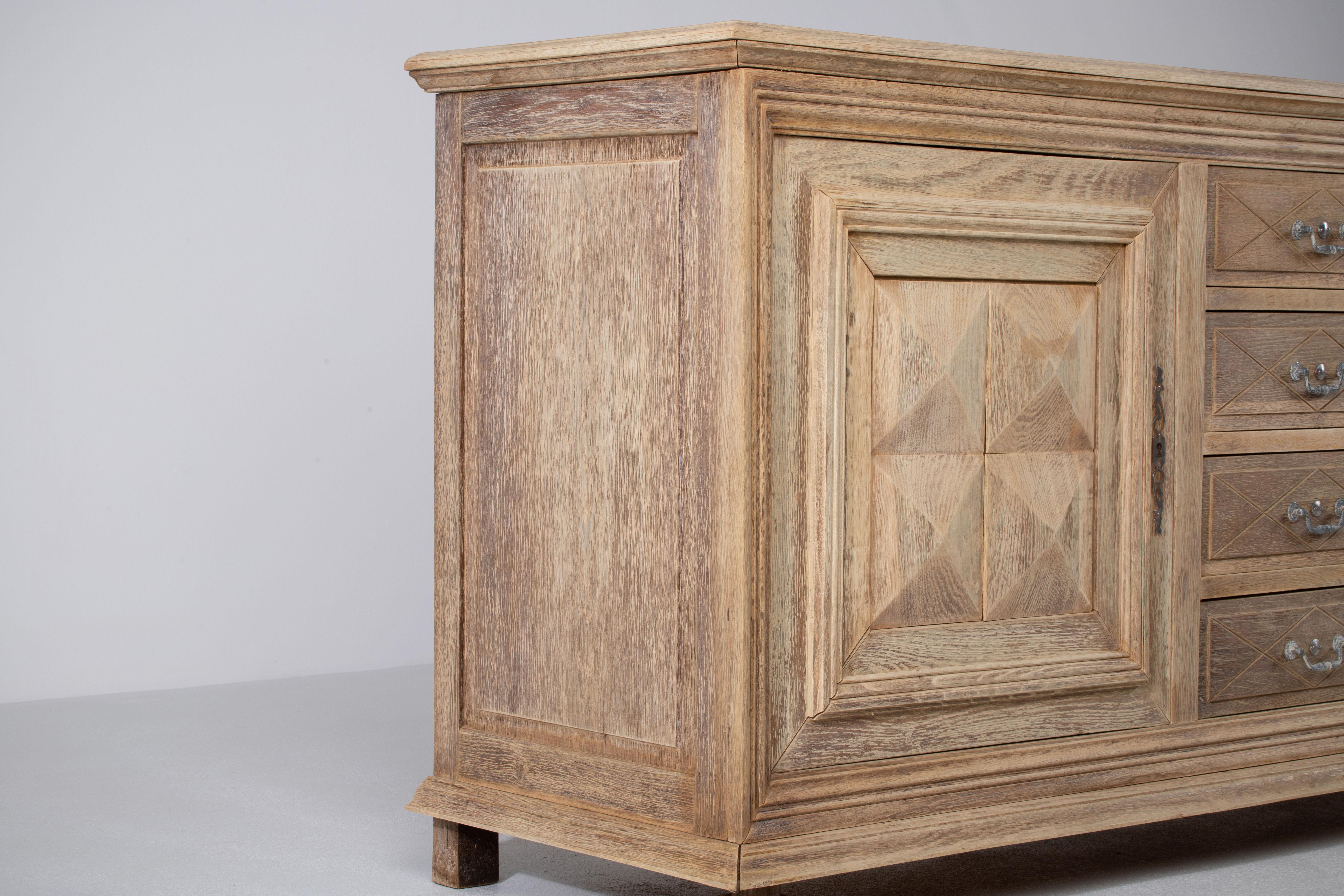 Credenza in Oak massiccio con dettagli grafici, Francia in vendita 3