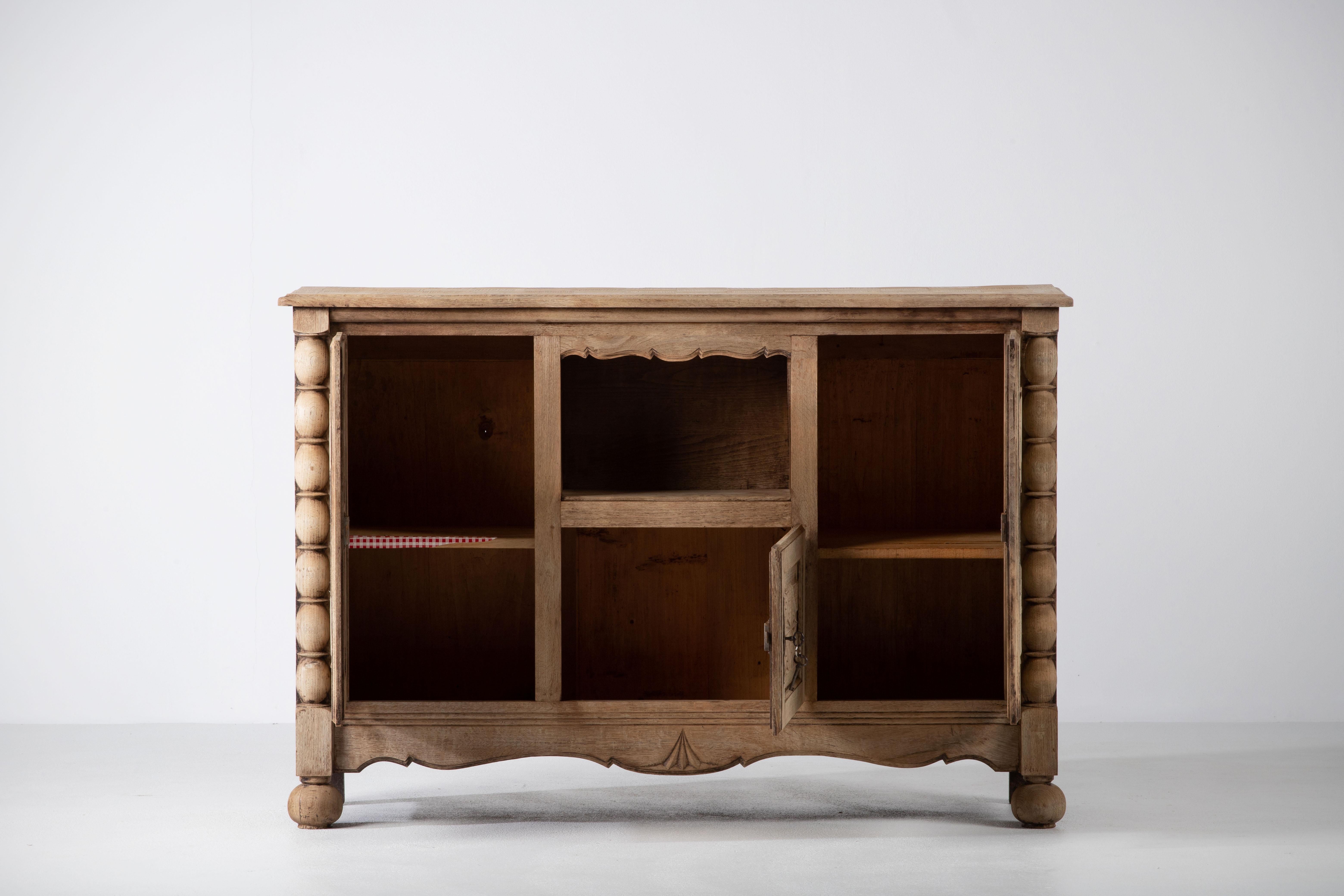 Natürlich  Massive Eichen-Credenza, Frankreich, 1940er Jahre (Kampagne) im Angebot