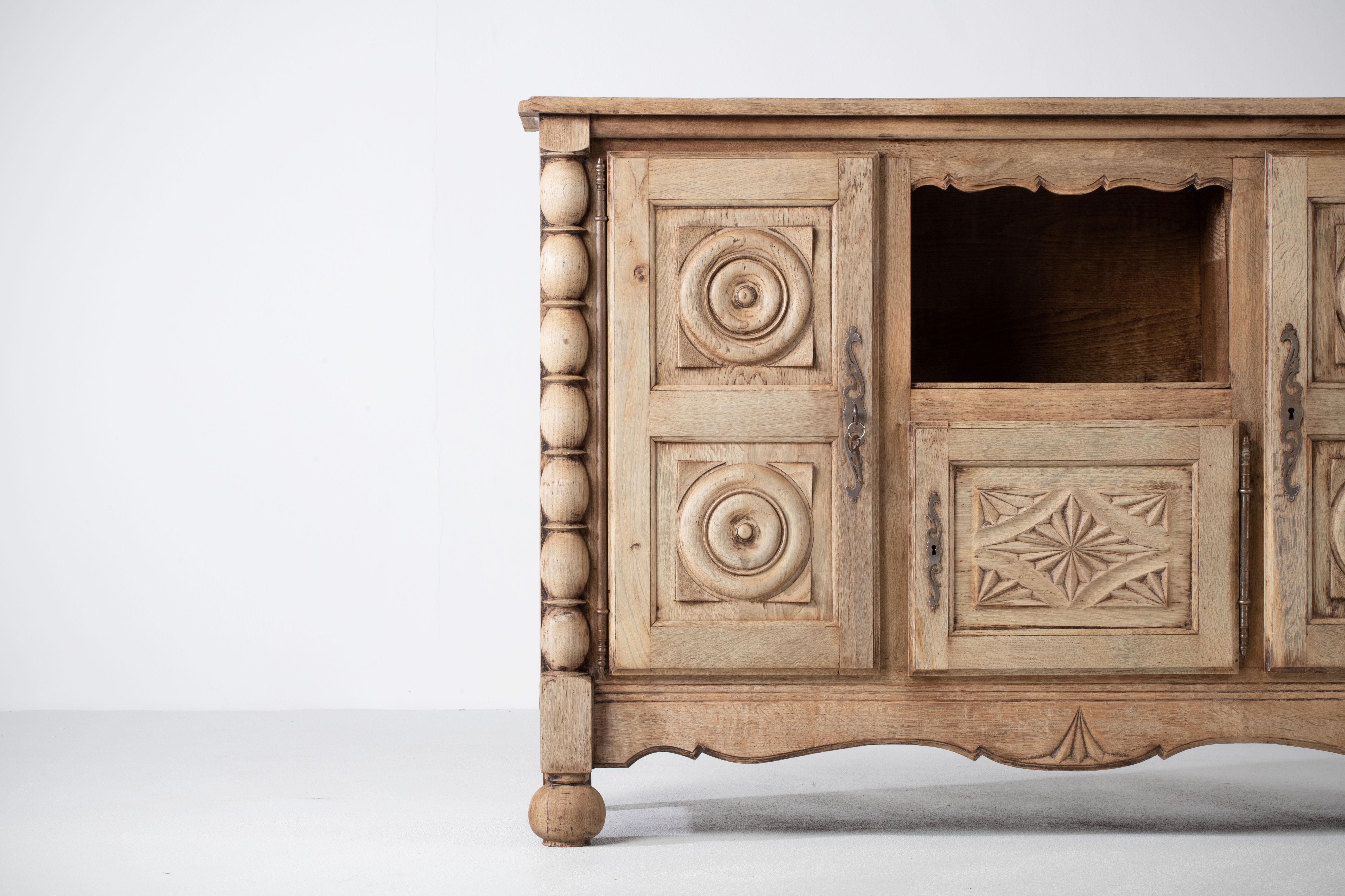 Natürlich  Massive Eichen-Credenza, Frankreich, 1940er Jahre (Eichenholz) im Angebot