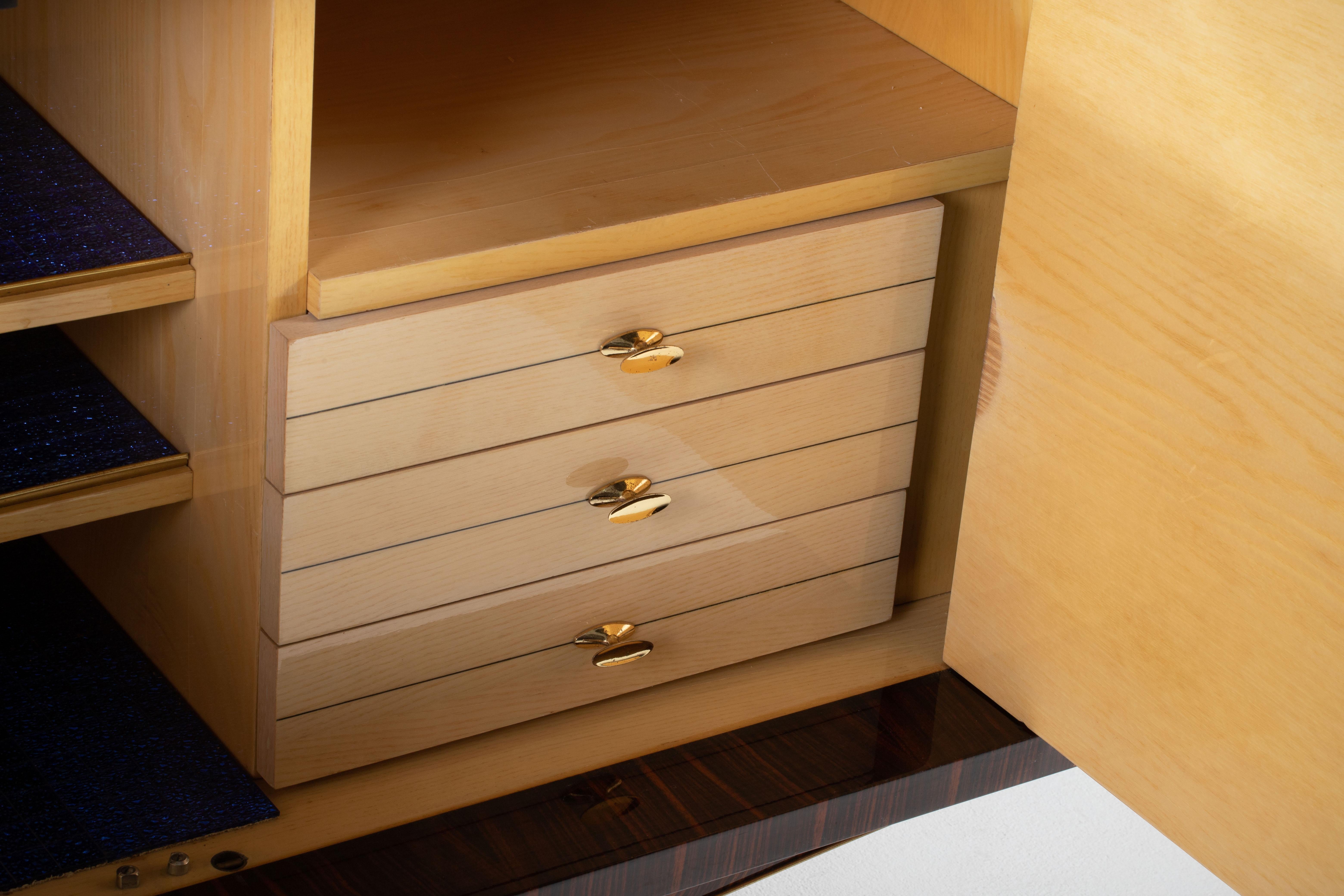 Una composizione di riserva scultorea: Credenza in cocobolo francese con base a diamante In condizioni buone in vendita a Kaštel Sućurac, Splitsko-dalmatinska županija
