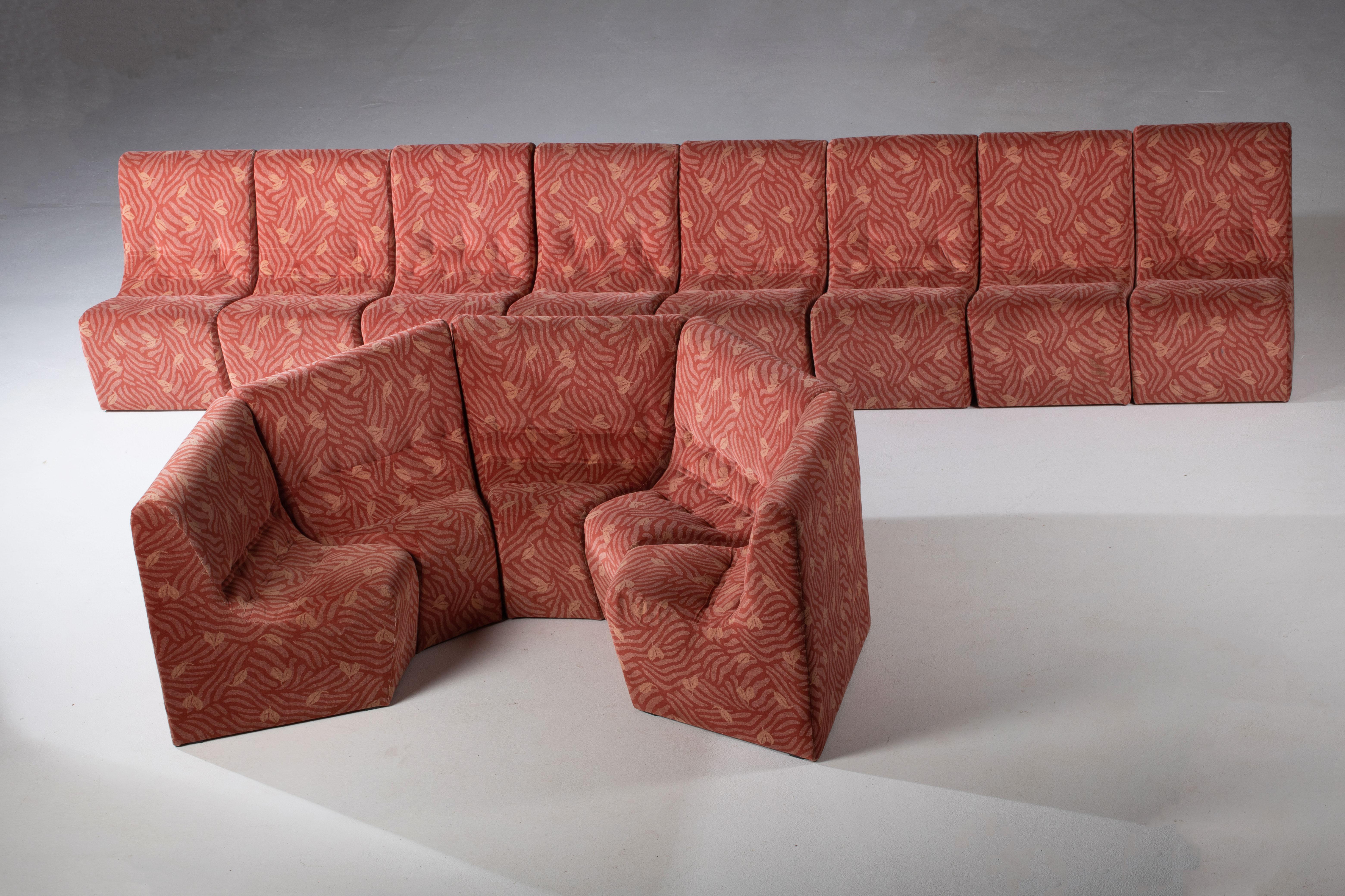 Une composition d'une adaptabilité sculpturale : Canapé modulaire du milieu du siècle, tissu Blush Bon état - En vente à Kaštel Sućurac, Splitsko-dalmatinska županija
