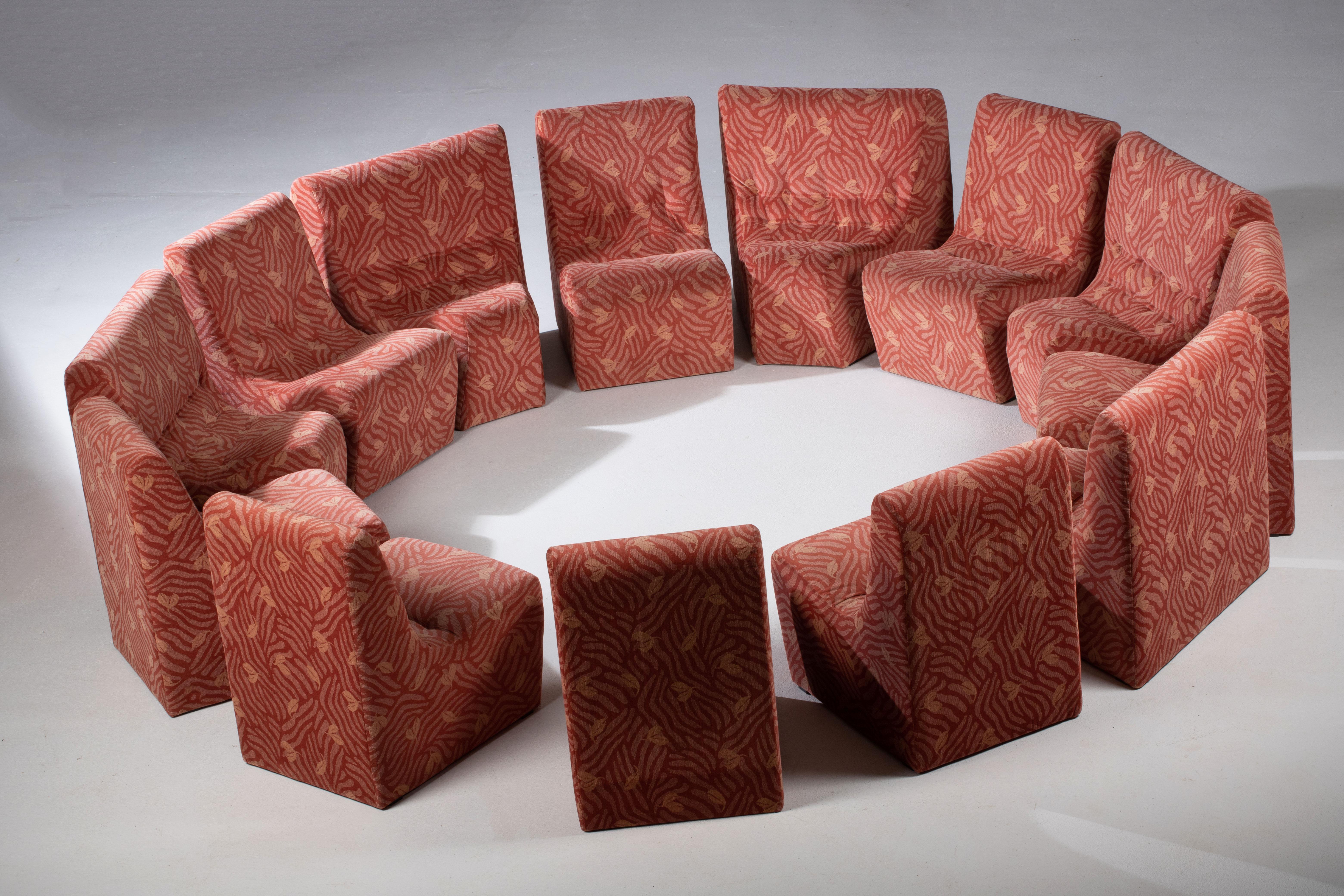 Milieu du XXe siècle Une composition d'une adaptabilité sculpturale : Canapé modulaire du milieu du siècle, tissu Blush en vente