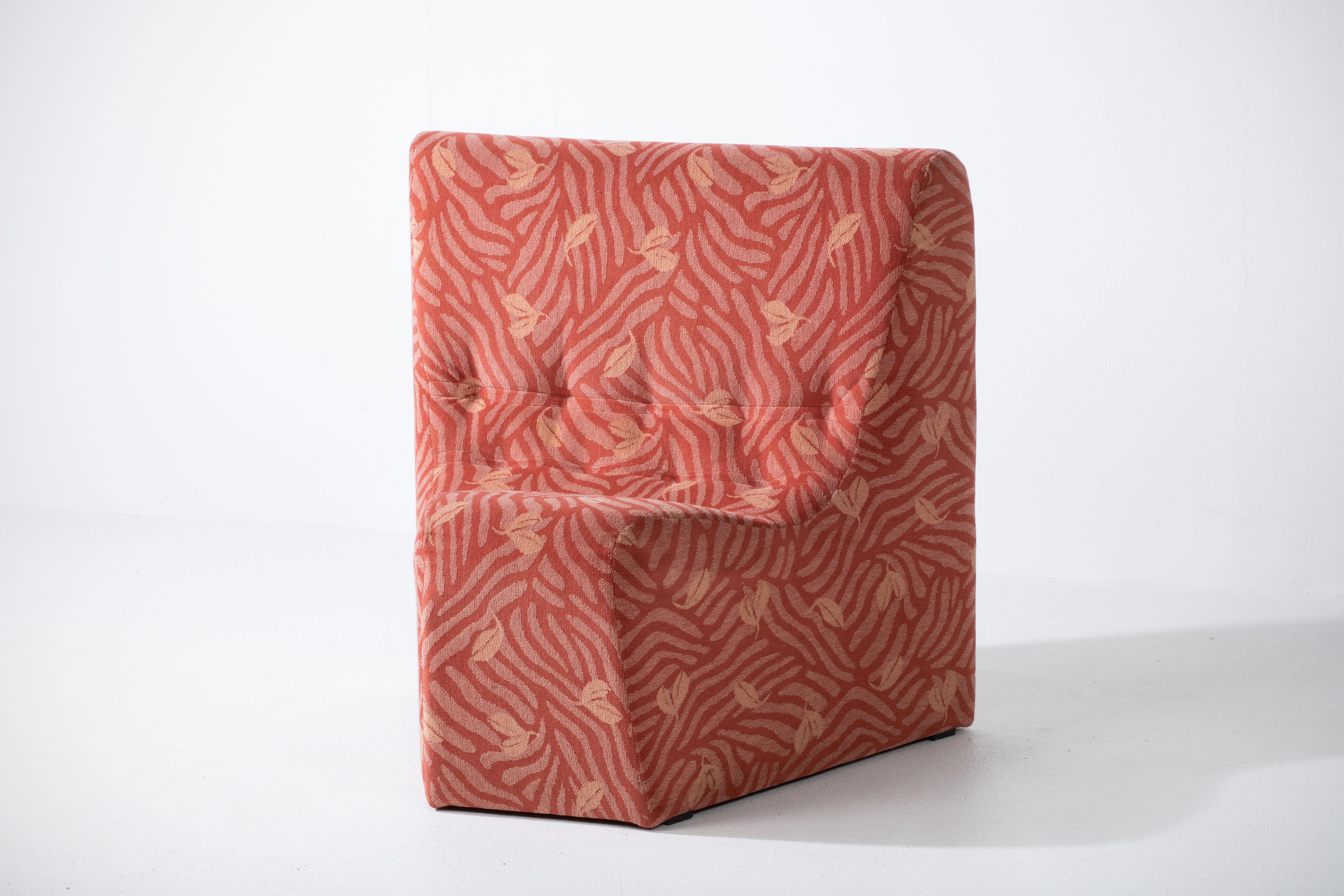 Une composition d'une adaptabilité sculpturale : Canapé modulaire du milieu du siècle, tissu Blush en vente 7