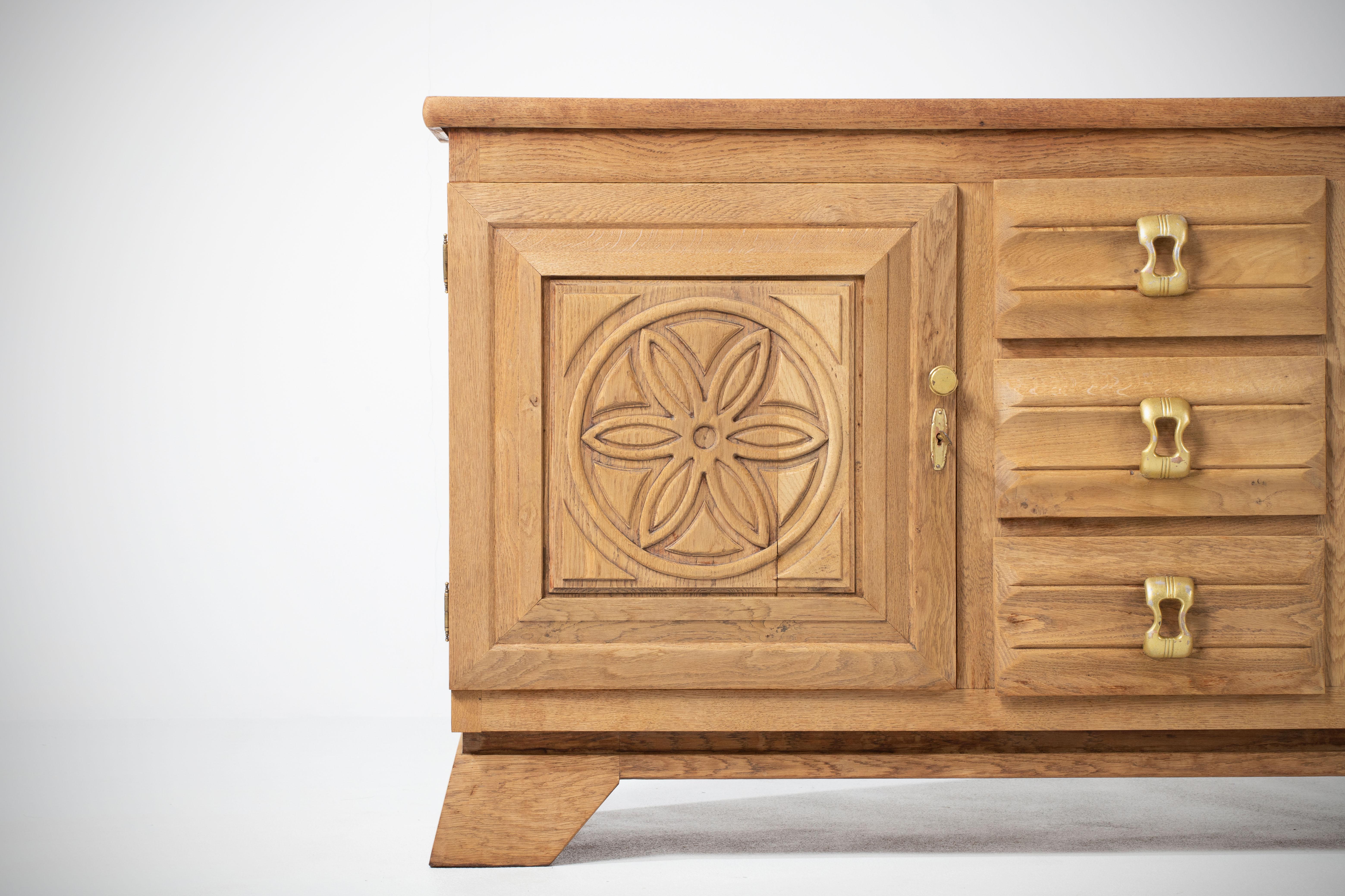 A Composition of Rural Geometry: Breton Sideboard in Solid Oak, Normandy In Good Condition For Sale In Kaštel Sućurac, Splitsko-dalmatinska županija