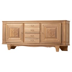 Eine Komposition der stoischen Vernakularität: Bretonisches Eichen-Sideboard, Normandie