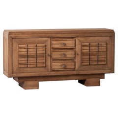 Sideboard aus Eiche mit geriffelten, geschnitzten Türen auf Kufenfüßen, Frankreich, 1940er Jahre