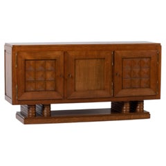 Credenza in rovere di Gaston Poisson con ante intagliate a griglia, Francia, anni ’40