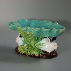 Minton Majolika-Kompottschale mit Kaninchen- und Blattmotiv