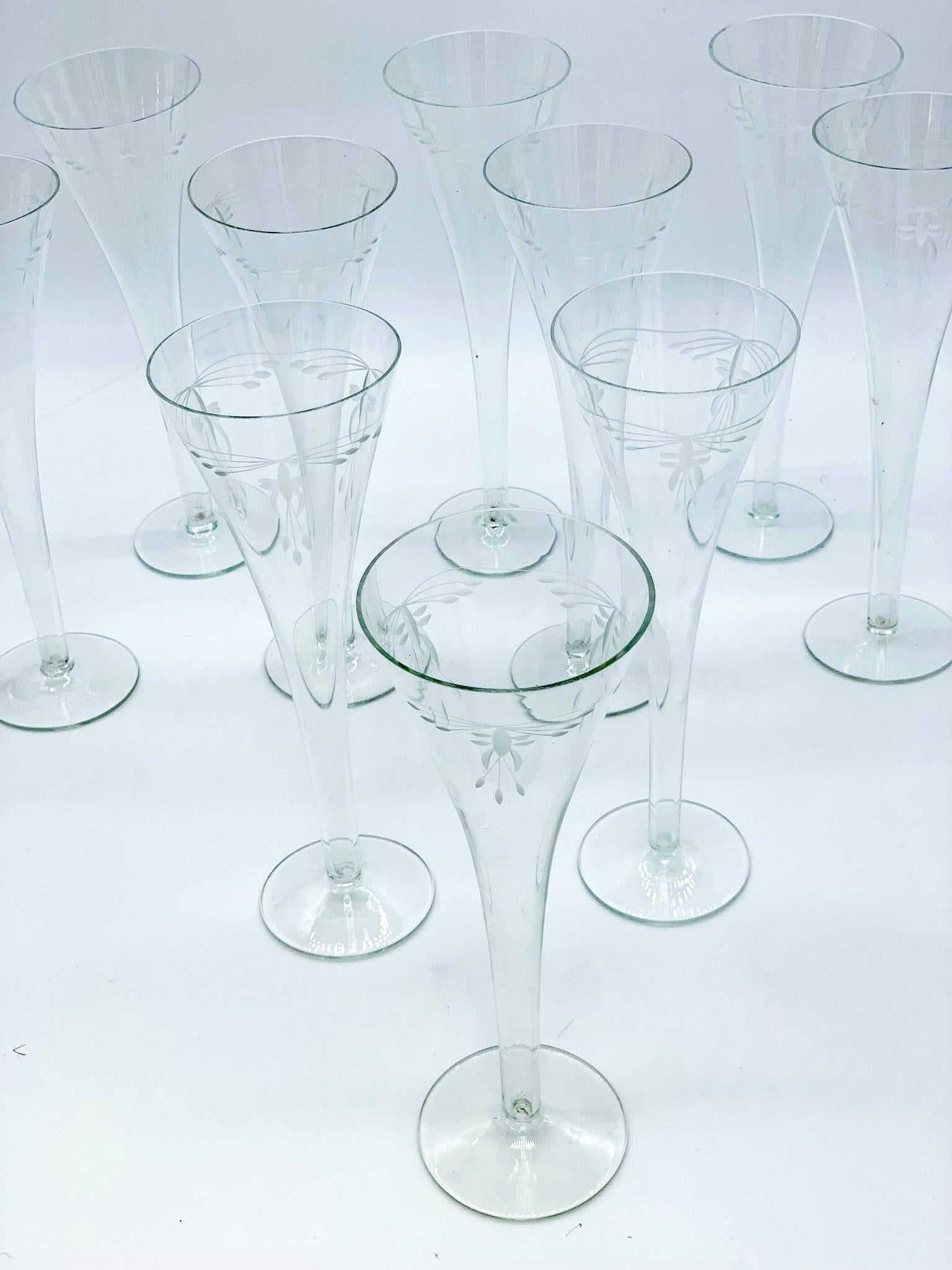 1900-1920 Jugendstil Kristallgläser mundgeblasen mit eingravierten Blumen (Europäisch)