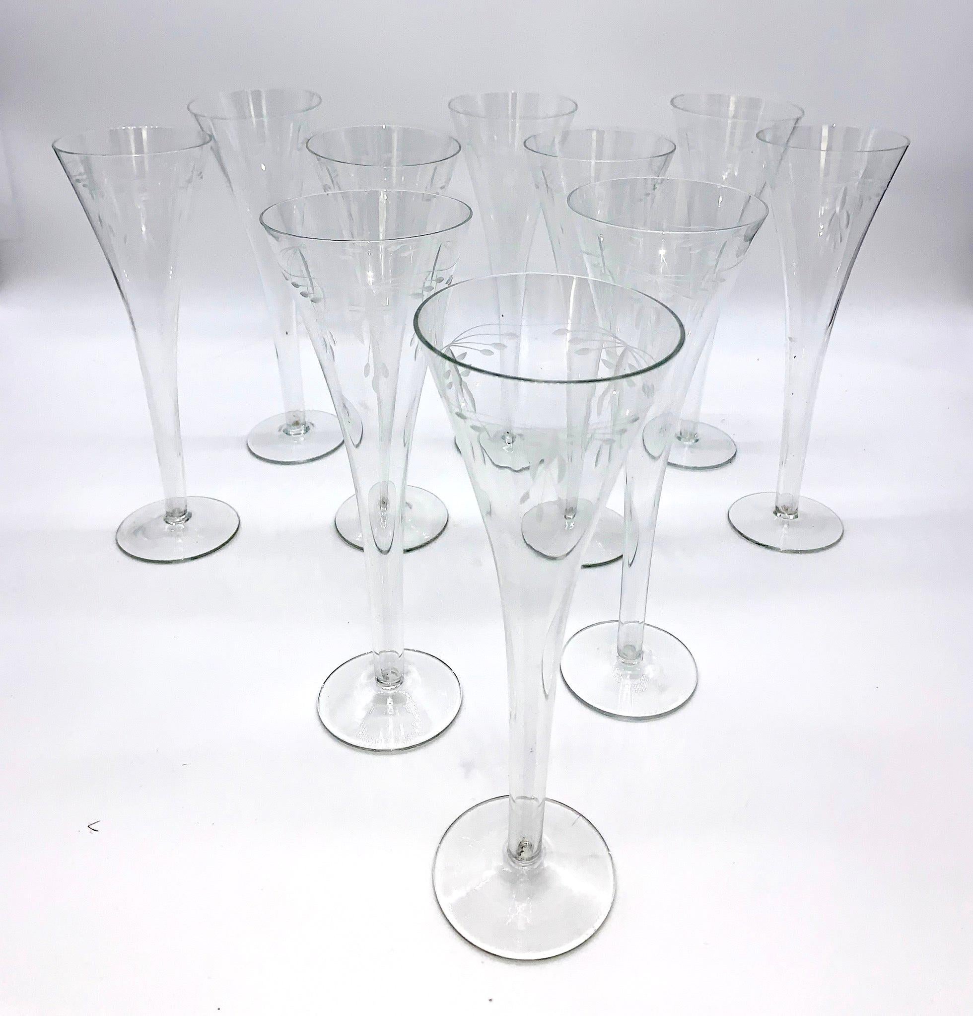 20ième siècle Verres Art Nouveau 1900-1920 soufflés à la main avec des fleurs gravées en vente