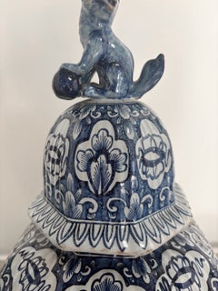 Grande paire de vases de Delft du XVIIIe siècle