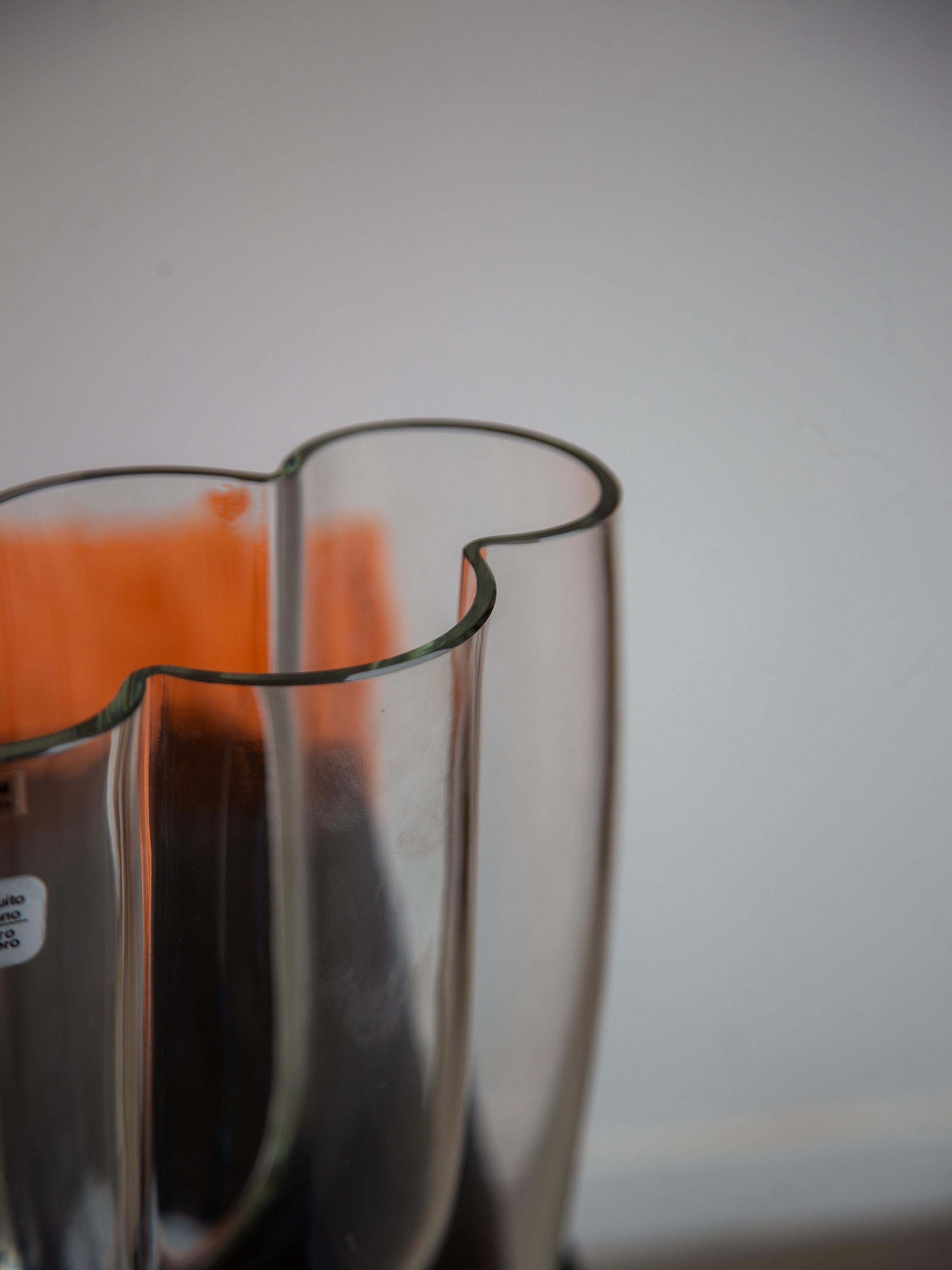 Mid-Century moderno Vaso in vetro di Murano del Medioevo di Barbini con forma organica scultorea in vendita