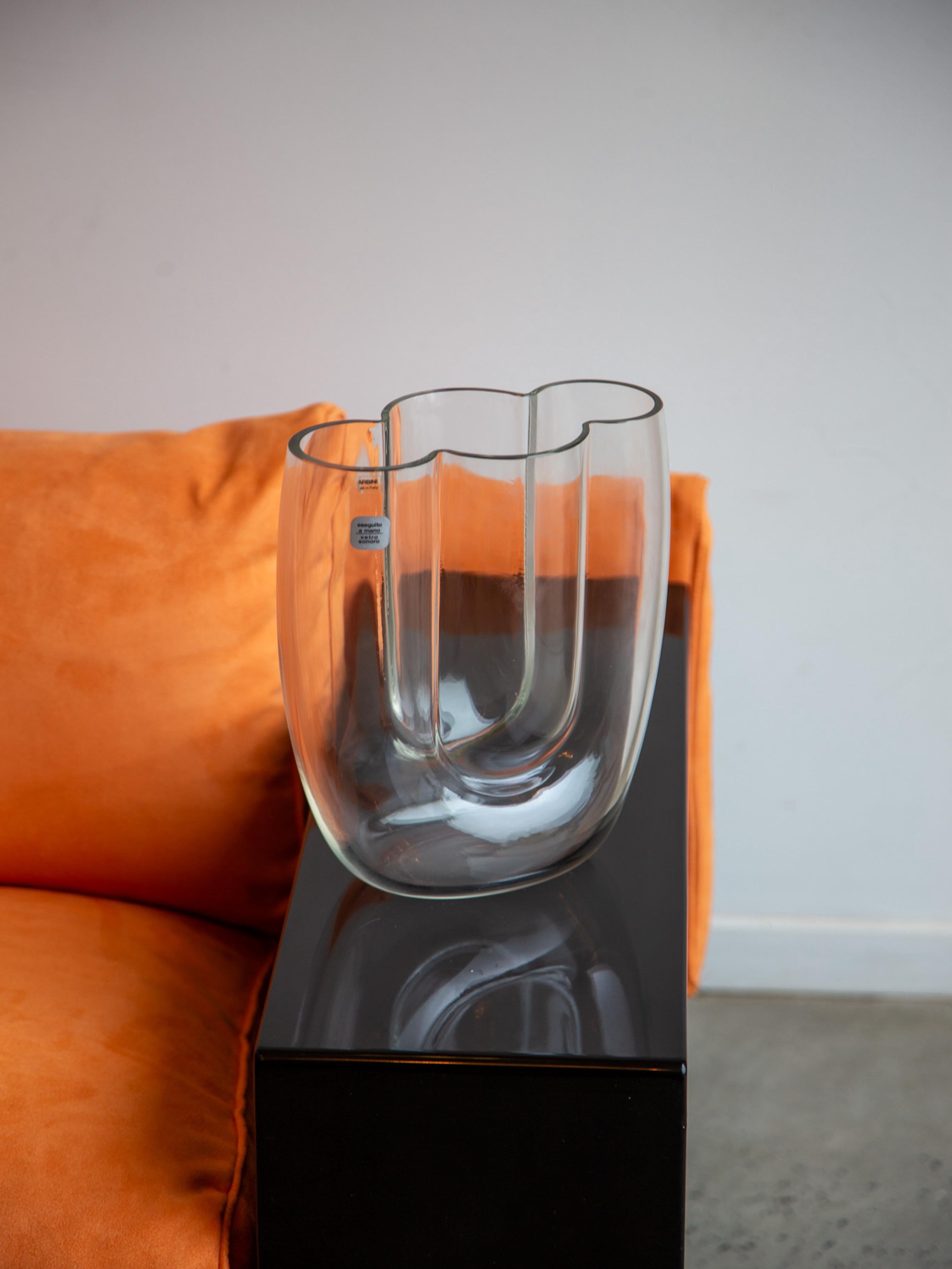 Italiano Vaso in vetro di Murano del Medioevo di Barbini con forma organica scultorea in vendita