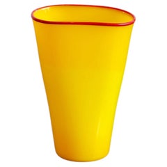 Vase en verre opalin jaune de Murano avec bord rouge, Italie, années 1970
