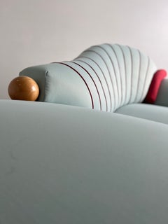 Sofá Hans Hollein Marilyn, arce ojo de pájaro y tela, Moderno de mediados de siglo