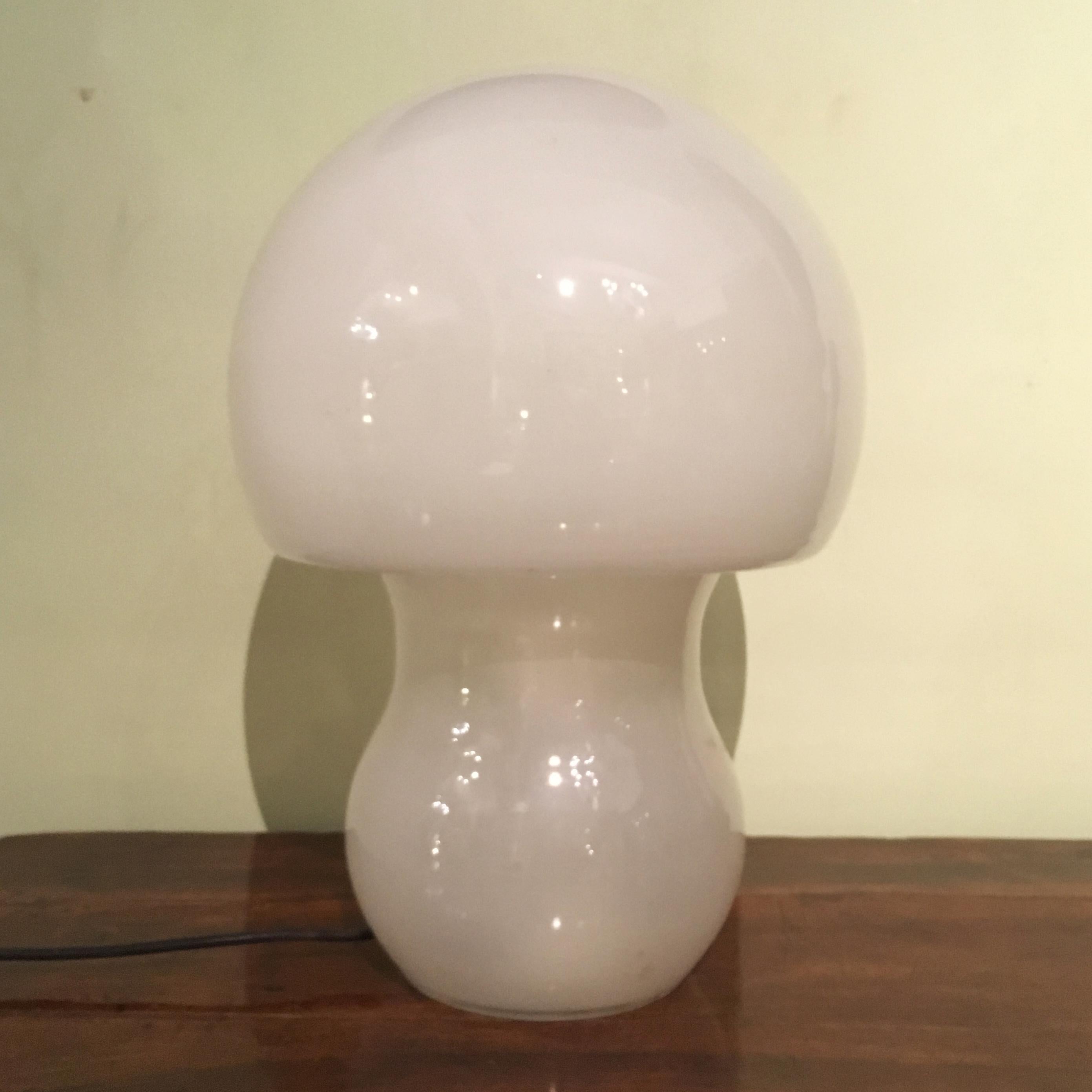 Elegant Italian design table lamp made of two pieces in white opal glass.
Typical Italian design from the mid-20th century.
Murano, Venice, Italy, mid-20th century.
The base piece presents a small crack on its bottom, which is practically