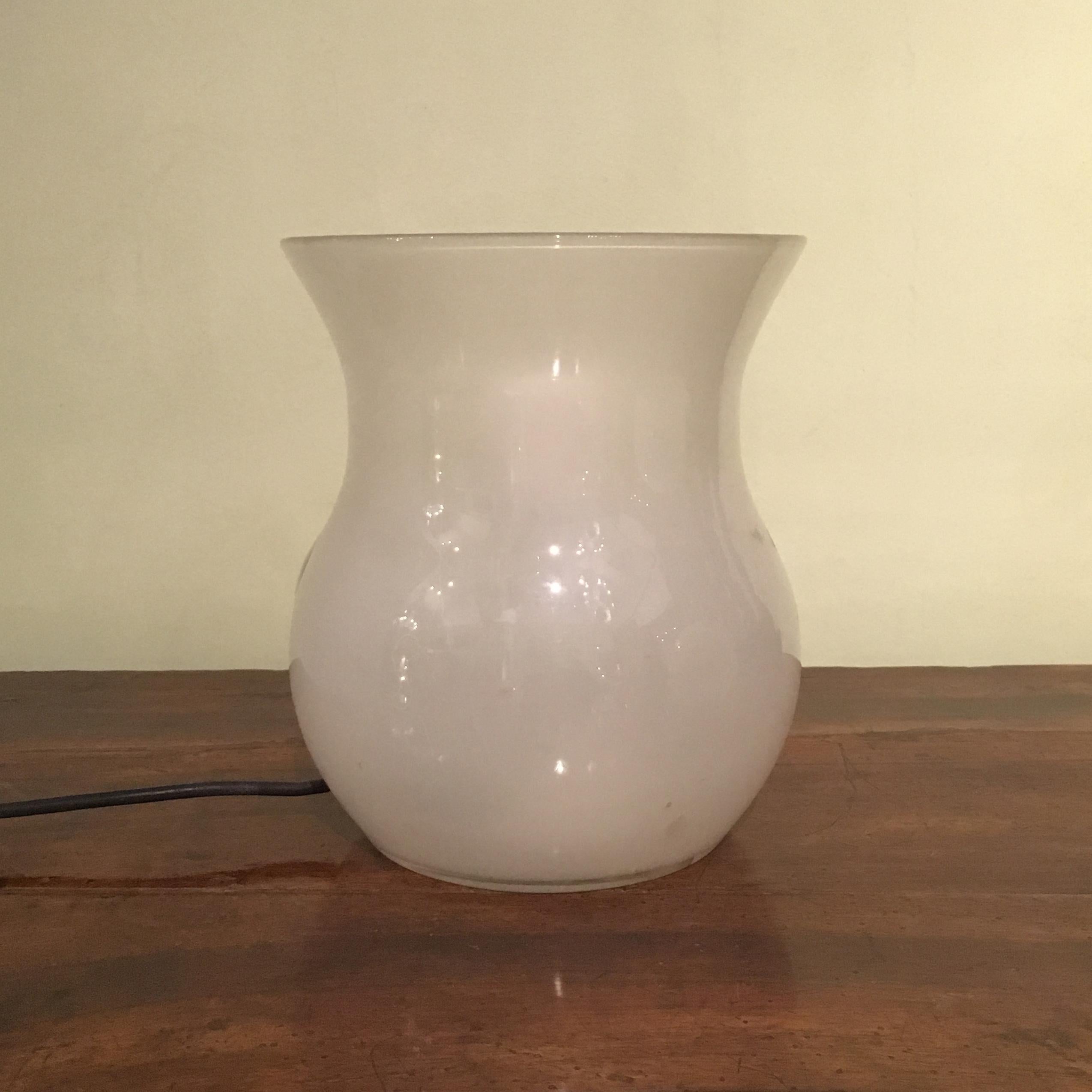 Mid-20th Century Italian Design White Opal Murano Glass Table Lamp For Sale 4