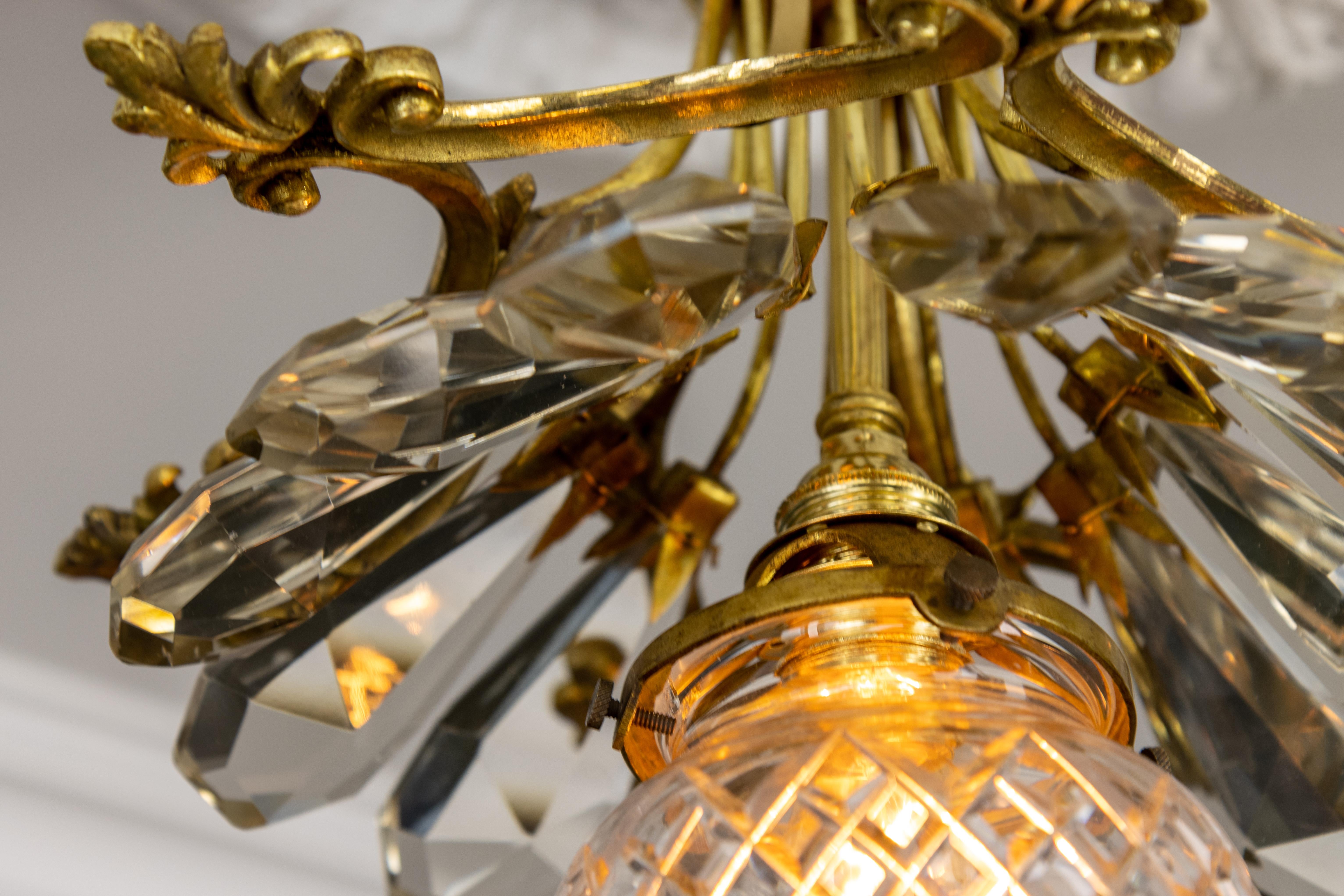 Antigua Lámpara de Techo Francesa Estilo Luis XVI de Cristal, Vidrio Tallado y Bronce siglo XX en venta