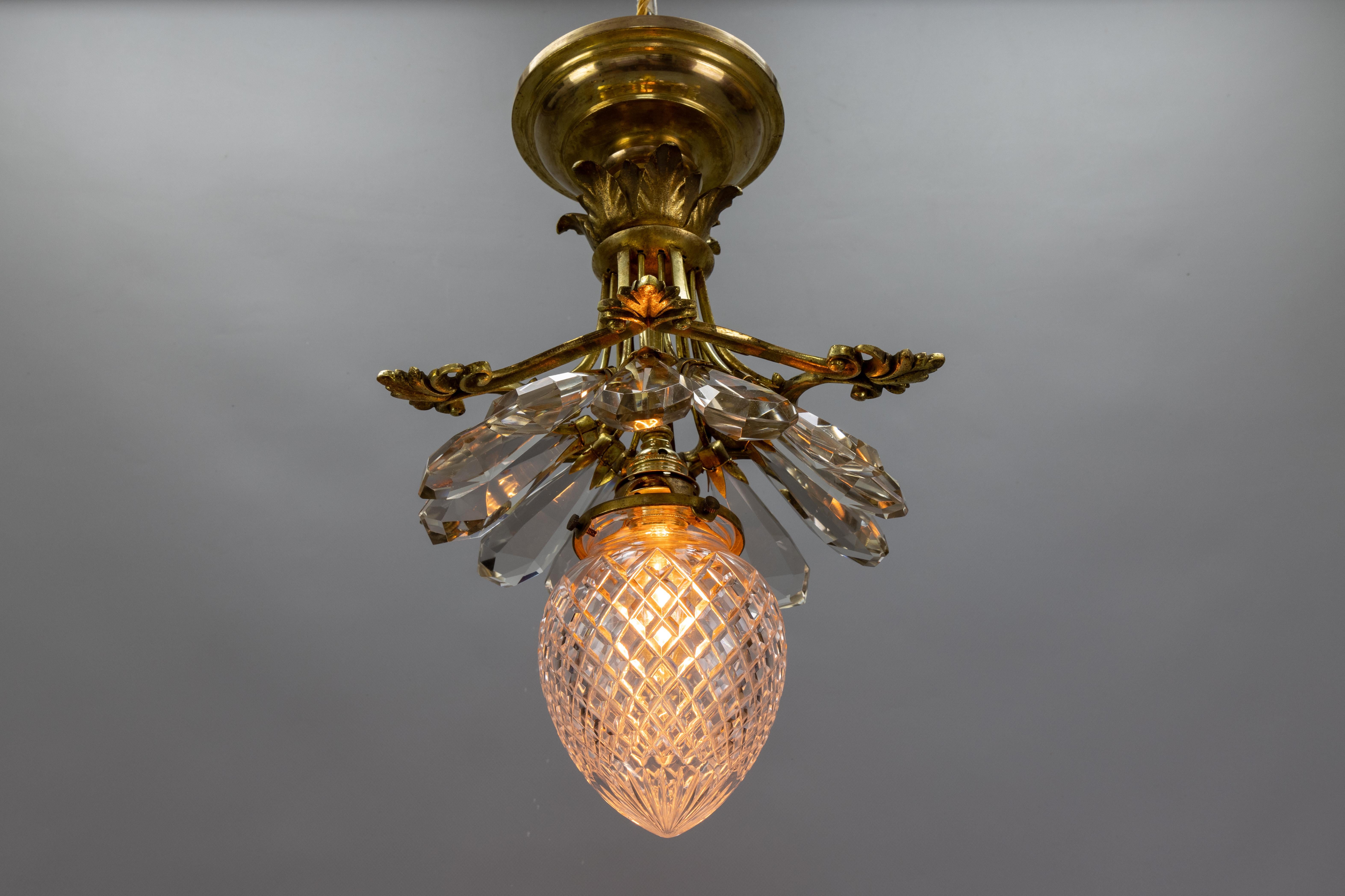 Antigua Lámpara de Techo Francesa Estilo Luis XVI de Cristal, Vidrio Tallado y Bronce Francés en venta