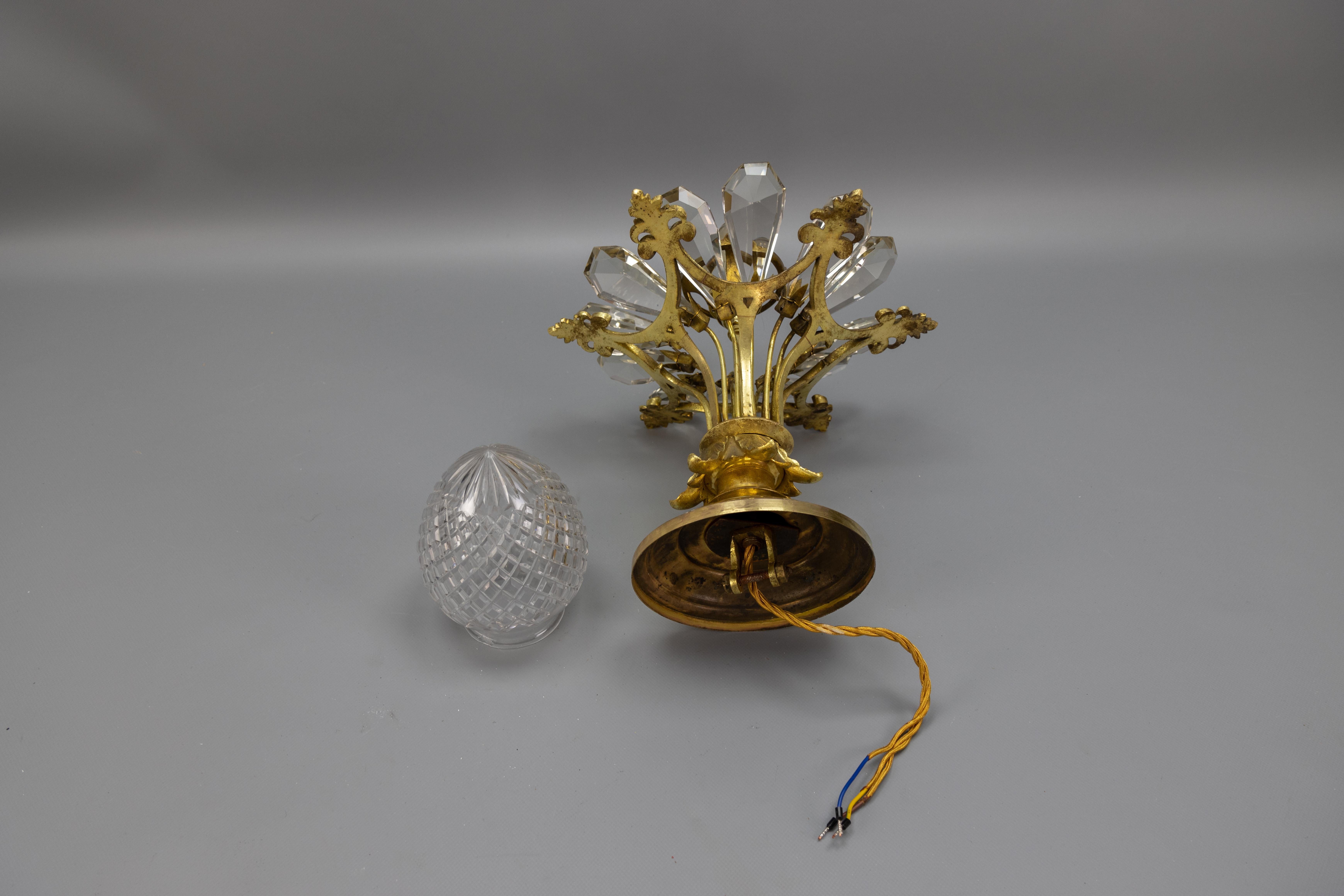 Antigua Lámpara de Techo Francesa Estilo Luis XVI de Cristal, Vidrio Tallado y Bronce en venta 11