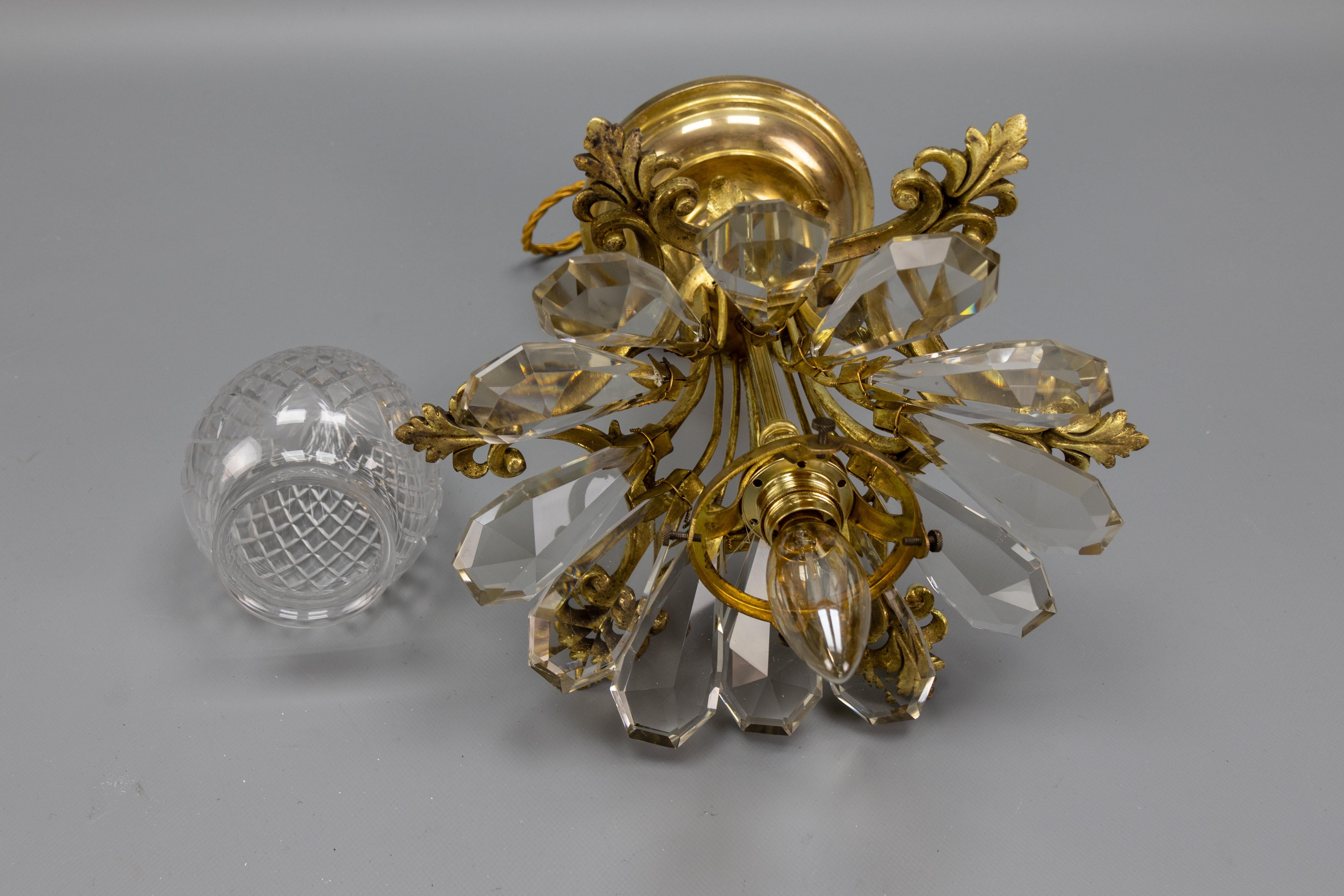 Antigua Lámpara de Techo Francesa Estilo Luis XVI de Cristal, Vidrio Tallado y Bronce en venta 13